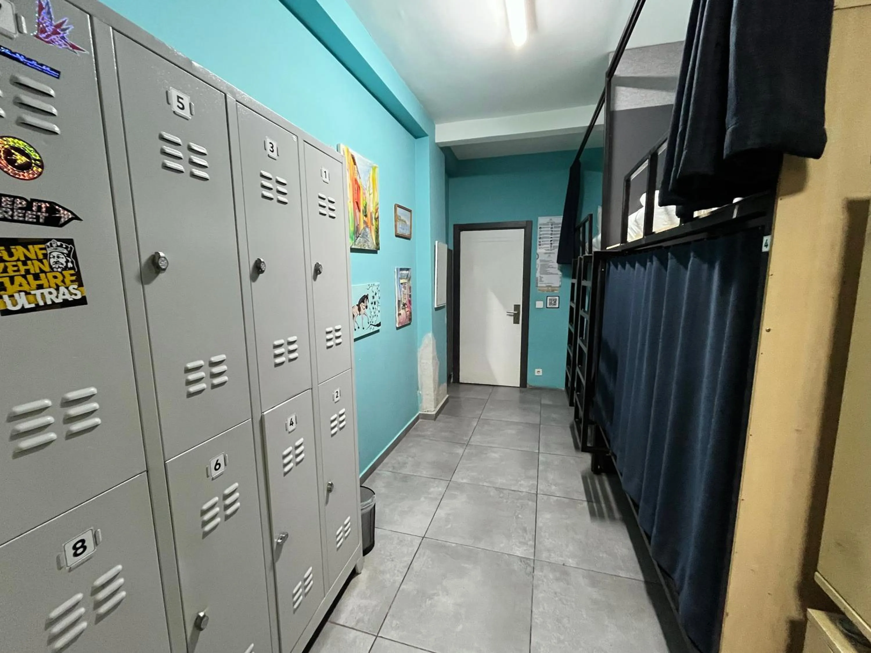 Photo of the whole room in Archeo