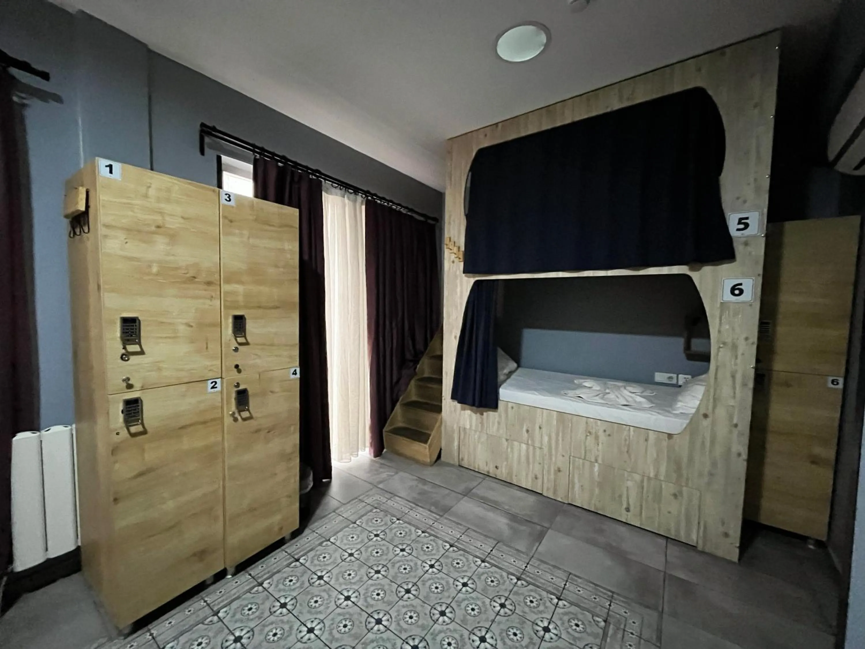 Photo of the whole room, Bed in Archeo