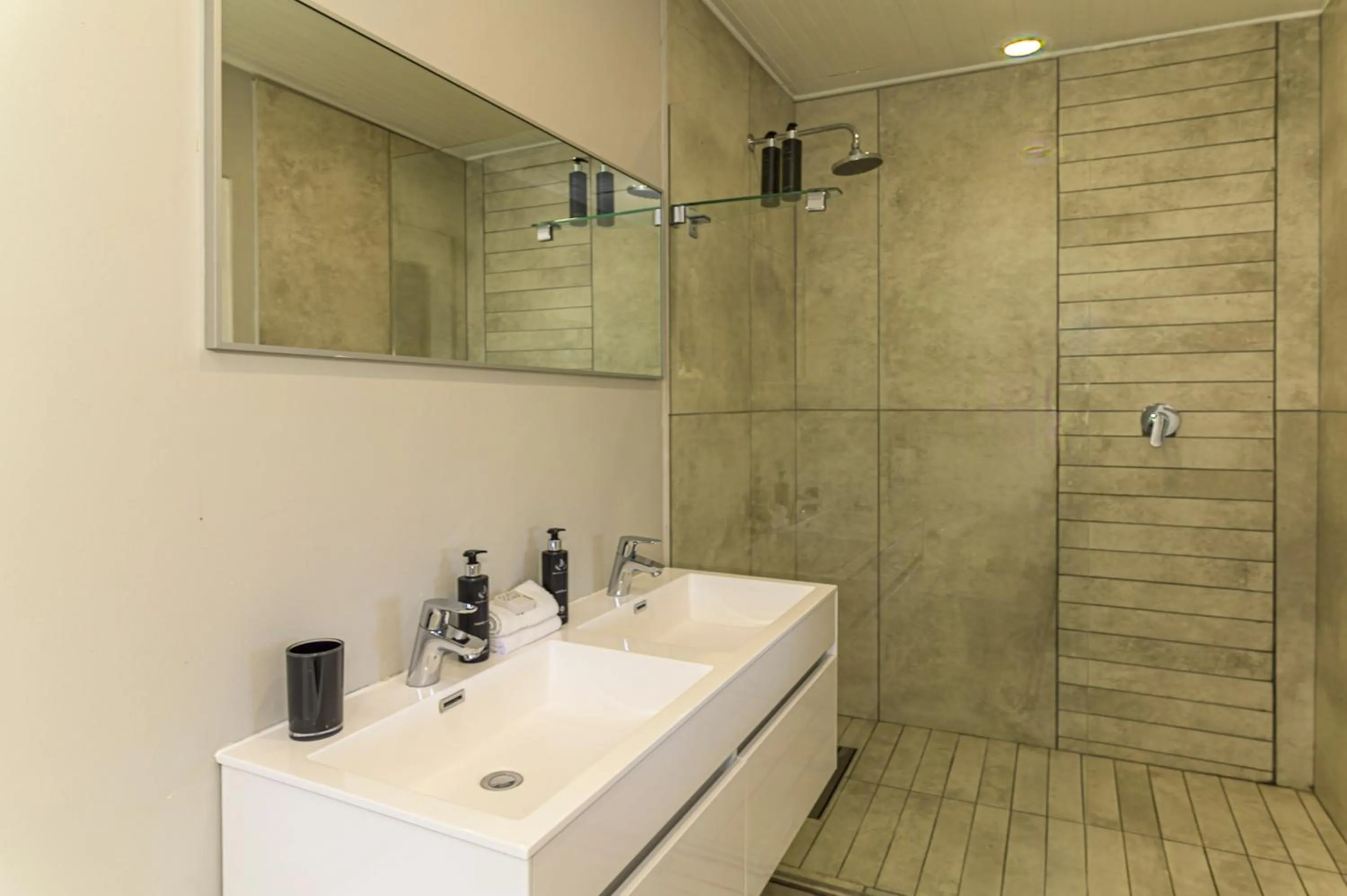 Shower in Villa Blu Guesthouse