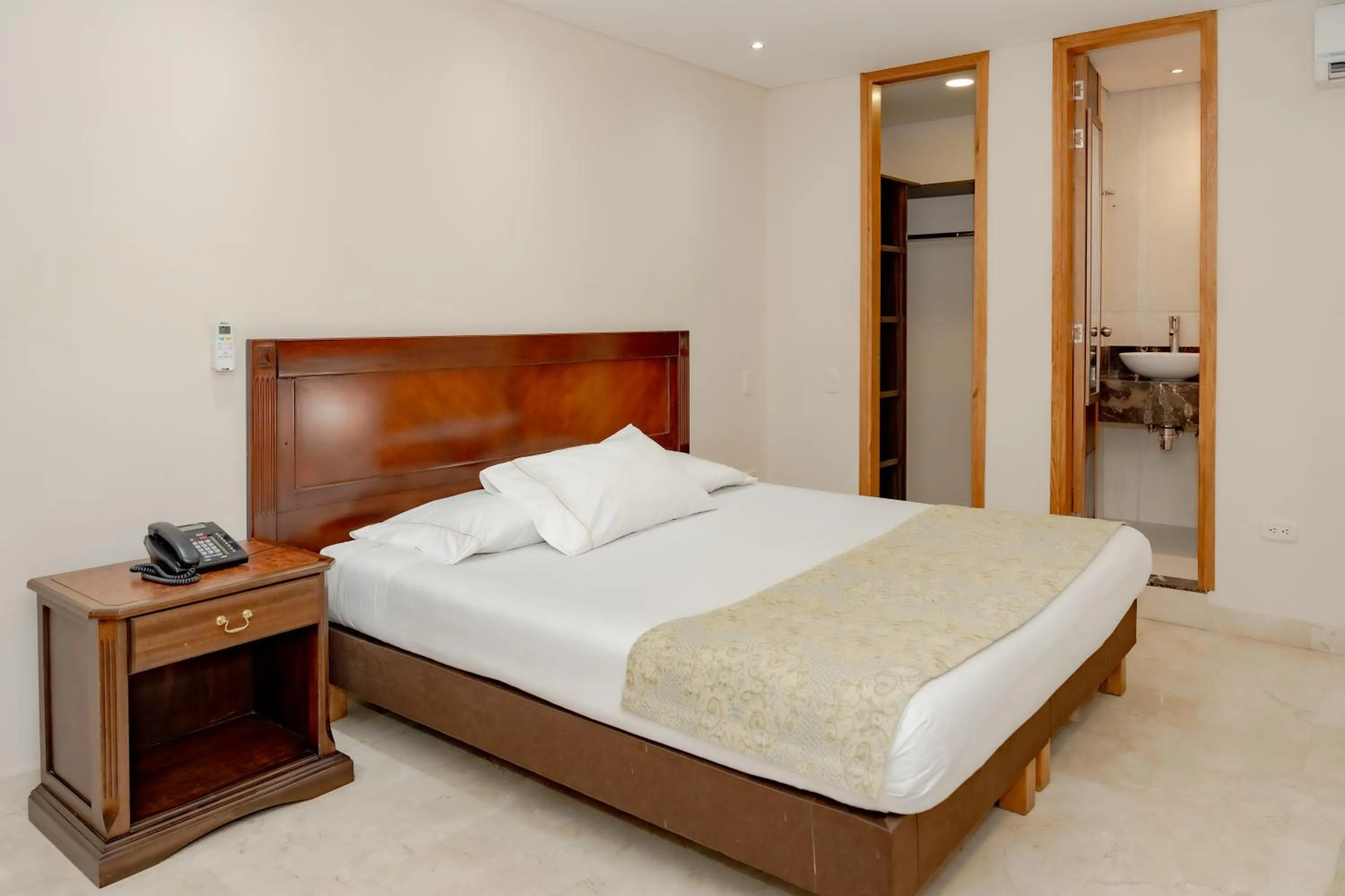 air conditioner, Bed in Hotel San Pedro del Fuerte