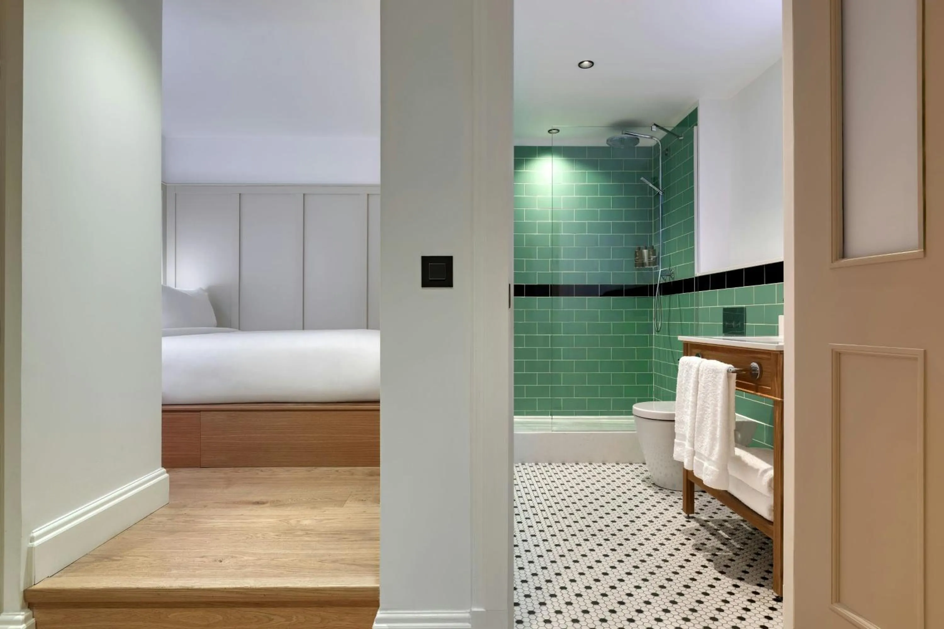 Bathroom, Bed in Old Town Chambers, Autograph Collection