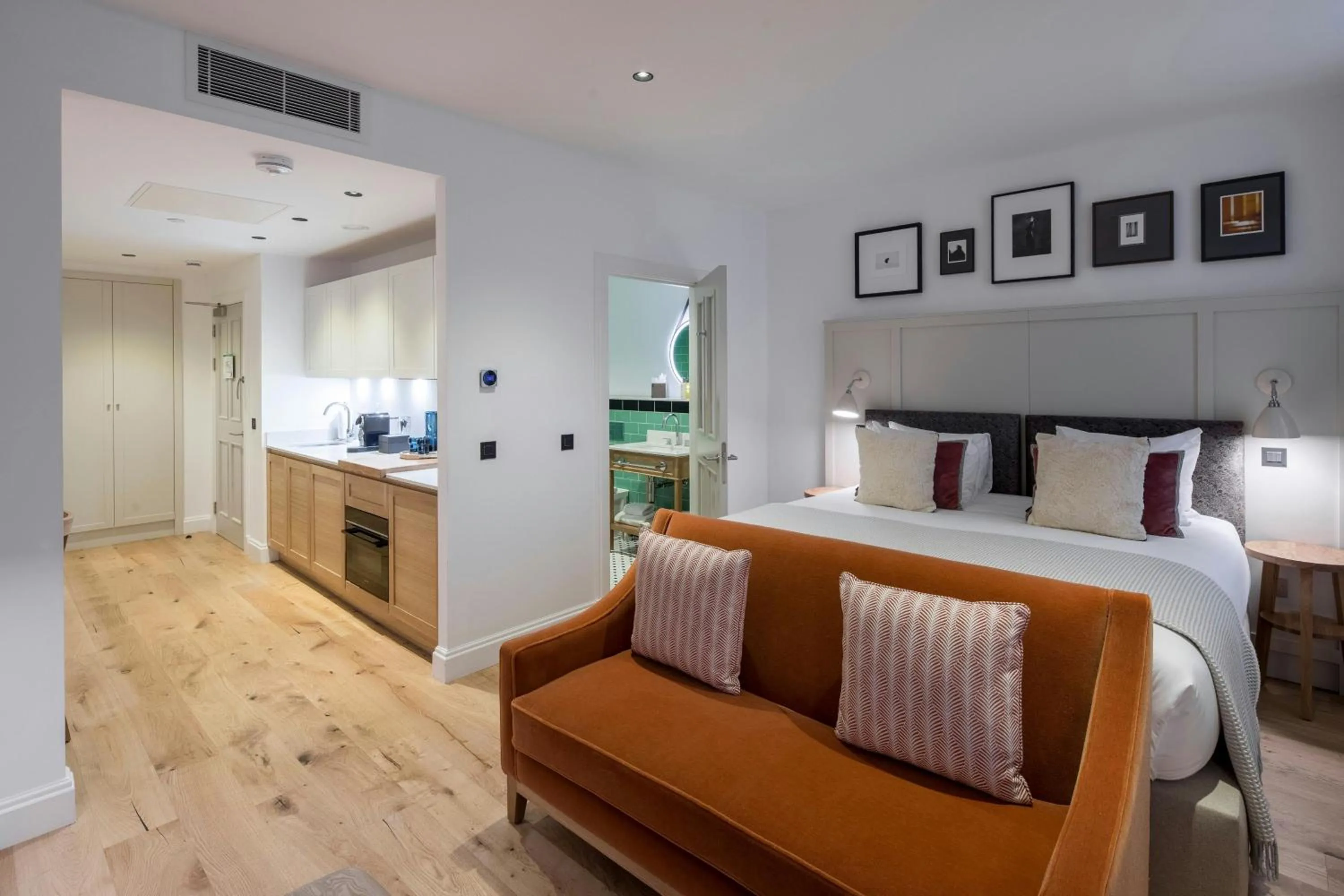 Living room, Bed in Old Town Chambers, Autograph Collection