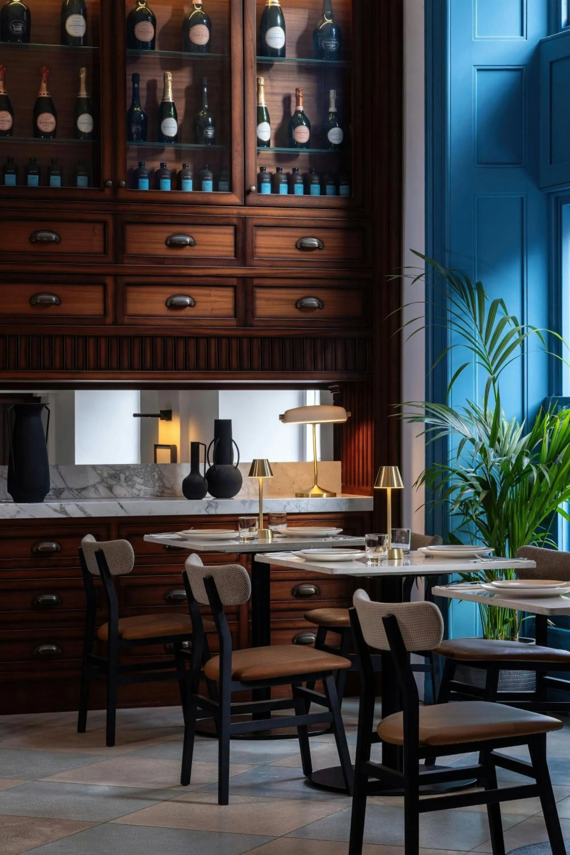 Lounge or bar in Old Town Chambers, Autograph Collection