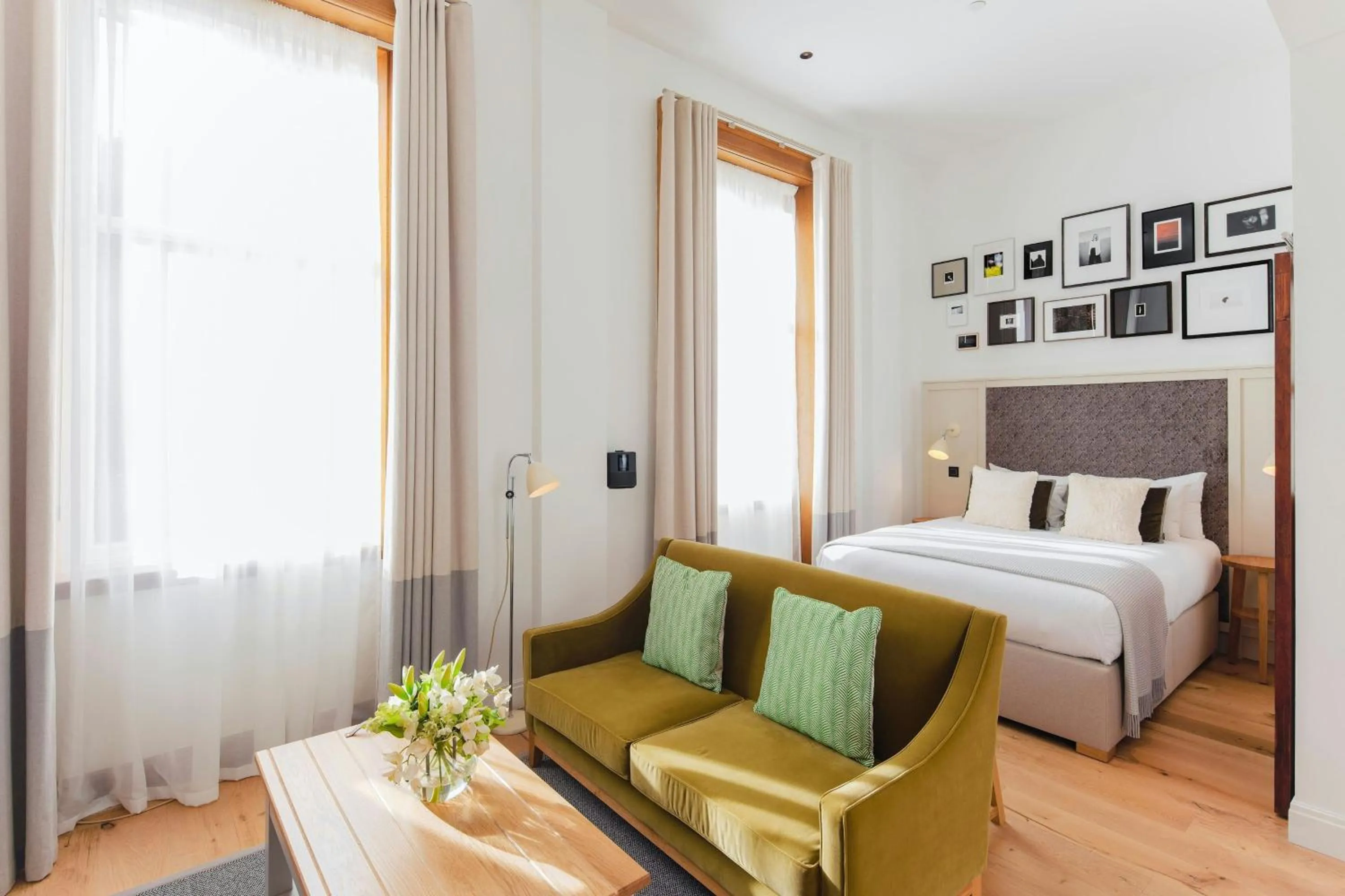 Photo of the whole room, Bed in Old Town Chambers, Autograph Collection