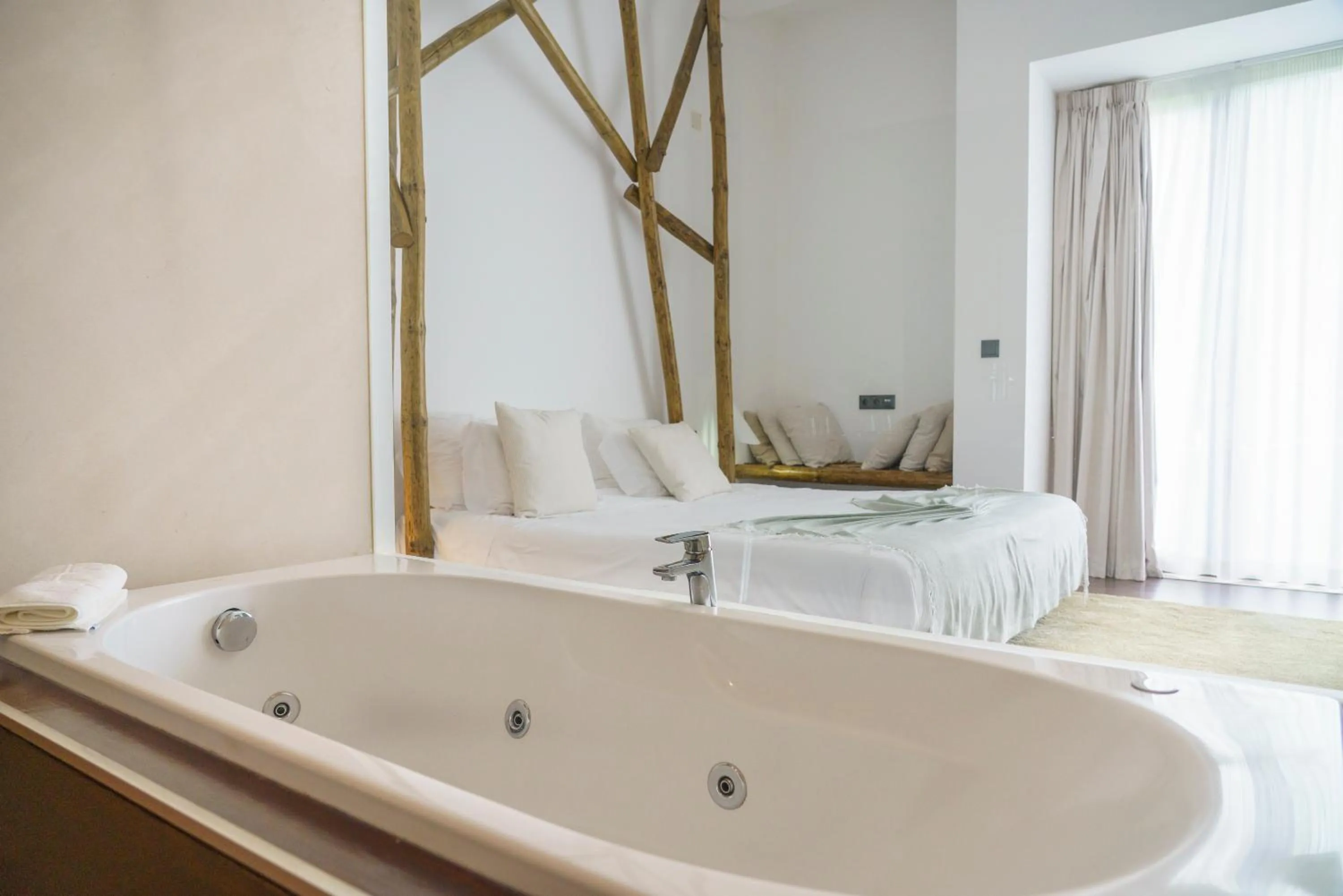 Bedroom, Bed in Real Abadia, Congress & Spa Hotel