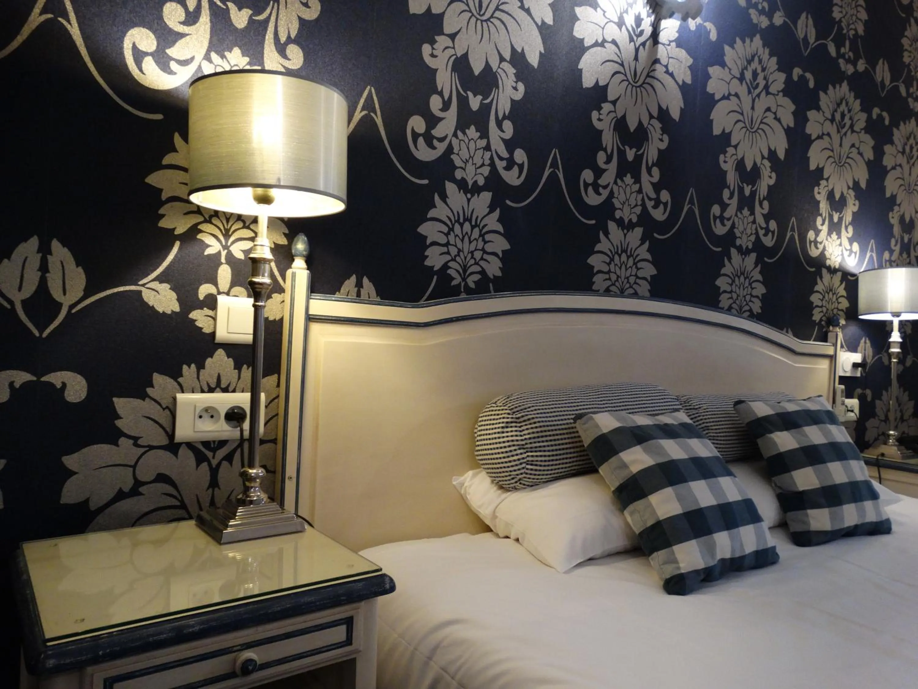 Decorative detail, Bed in Logis Hôtel Le Glacier