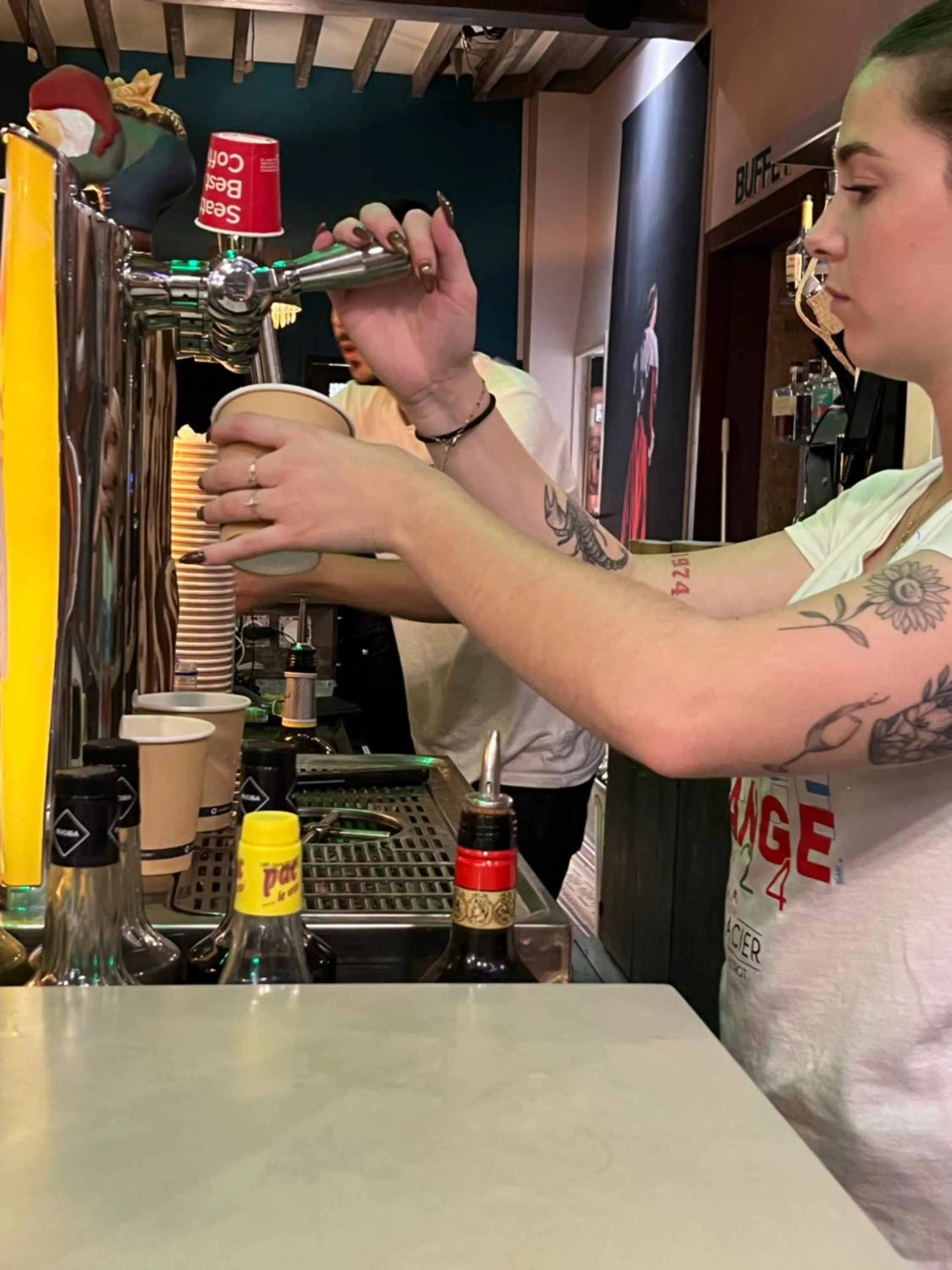 Lounge or bar in Logis Hôtel Le Glacier