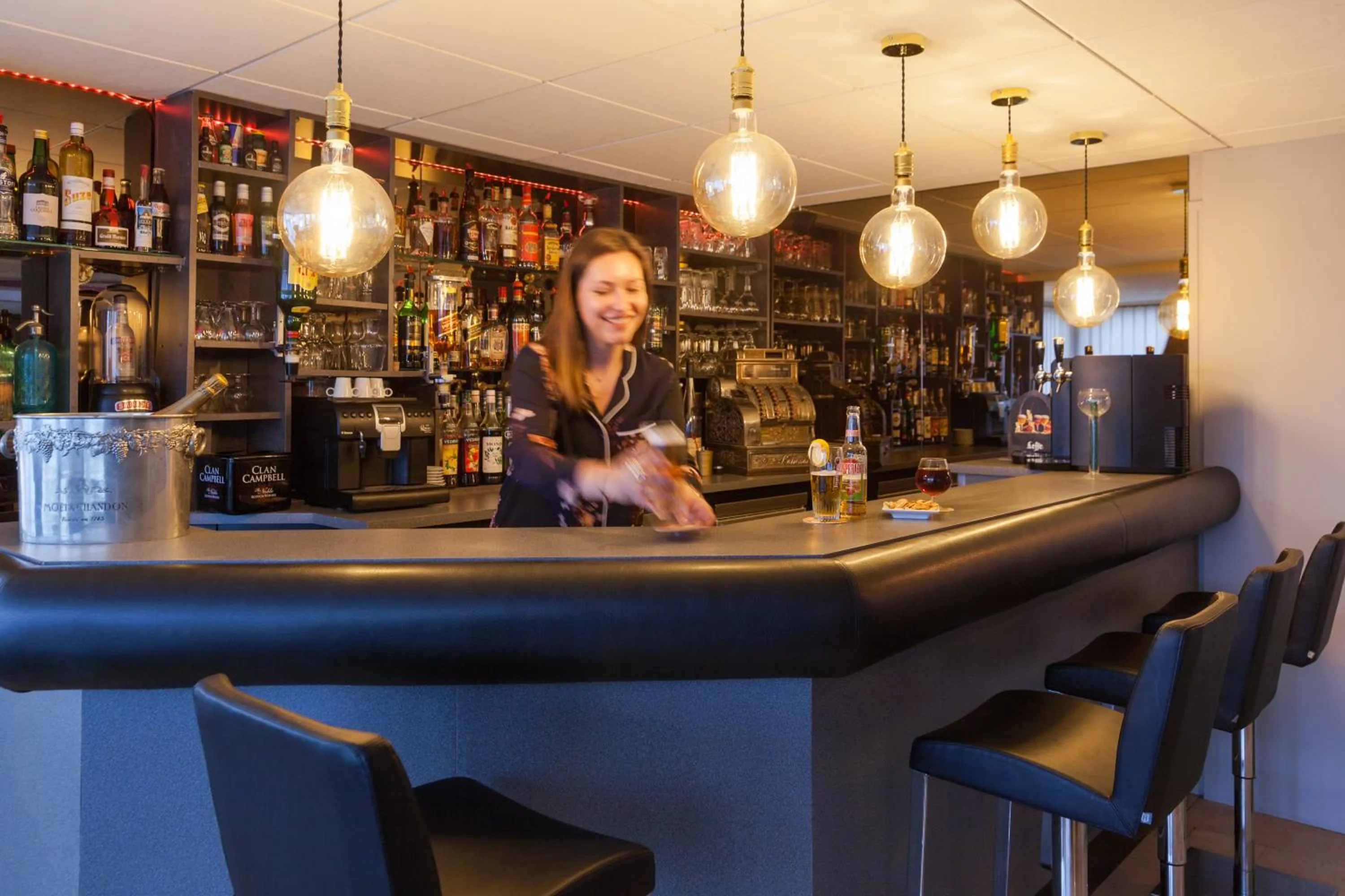 Lobby or reception in The Originals City, Hôtel Castel Burgond, Dijon Ouest