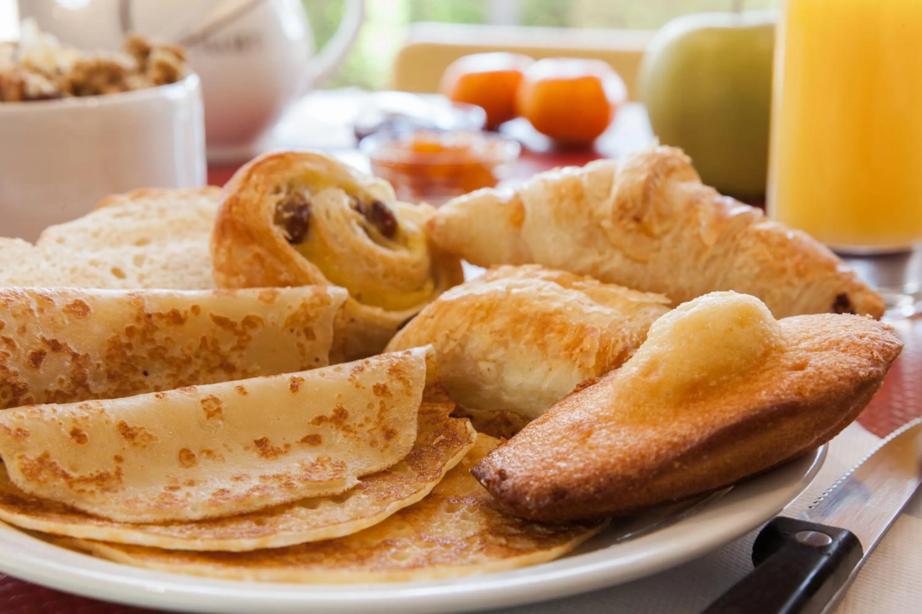Buffet breakfast in The Originals City, Hôtel Castel Burgond, Dijon Ouest