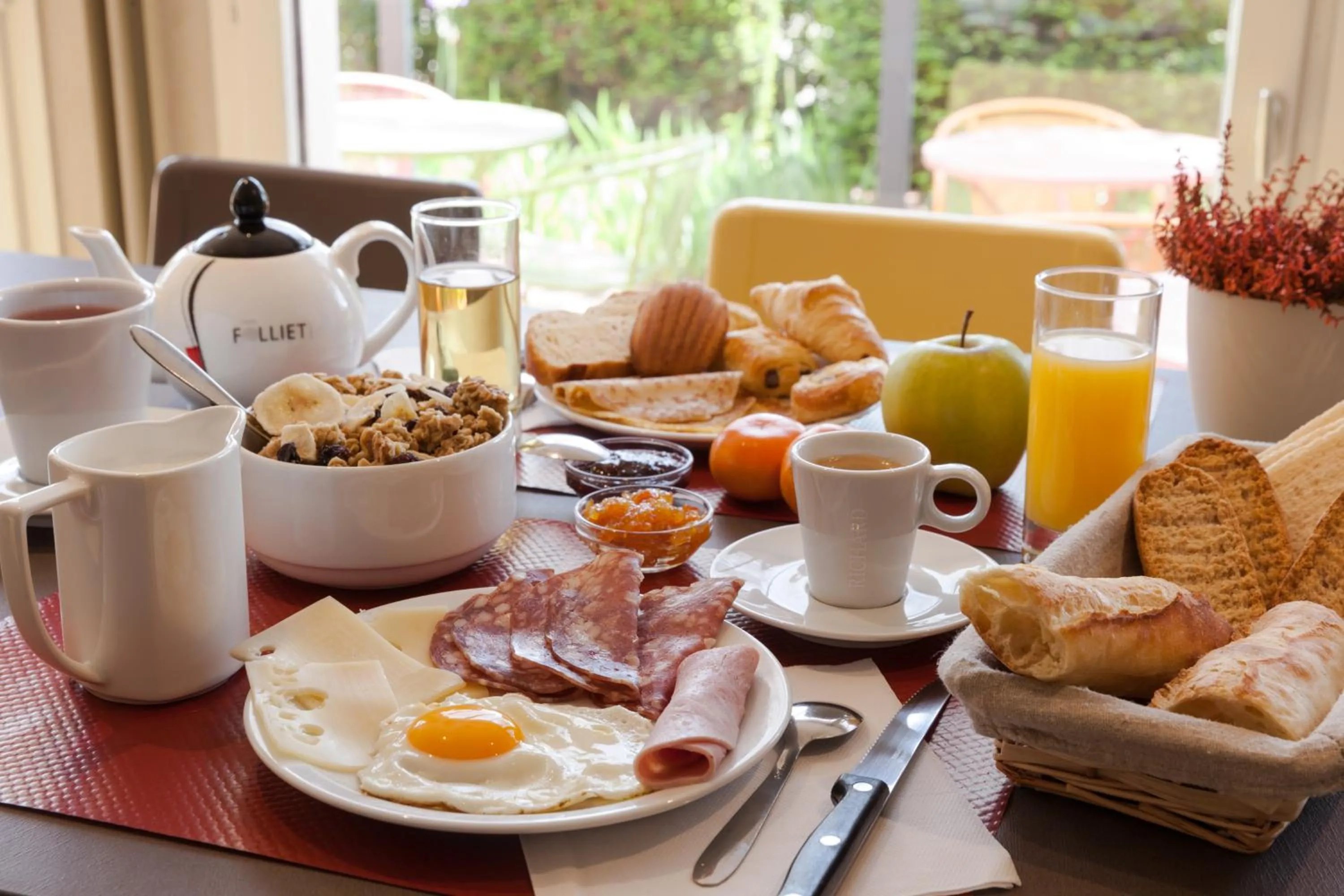 Restaurant/places to eat in The Originals City, Hôtel Castel Burgond, Dijon Ouest