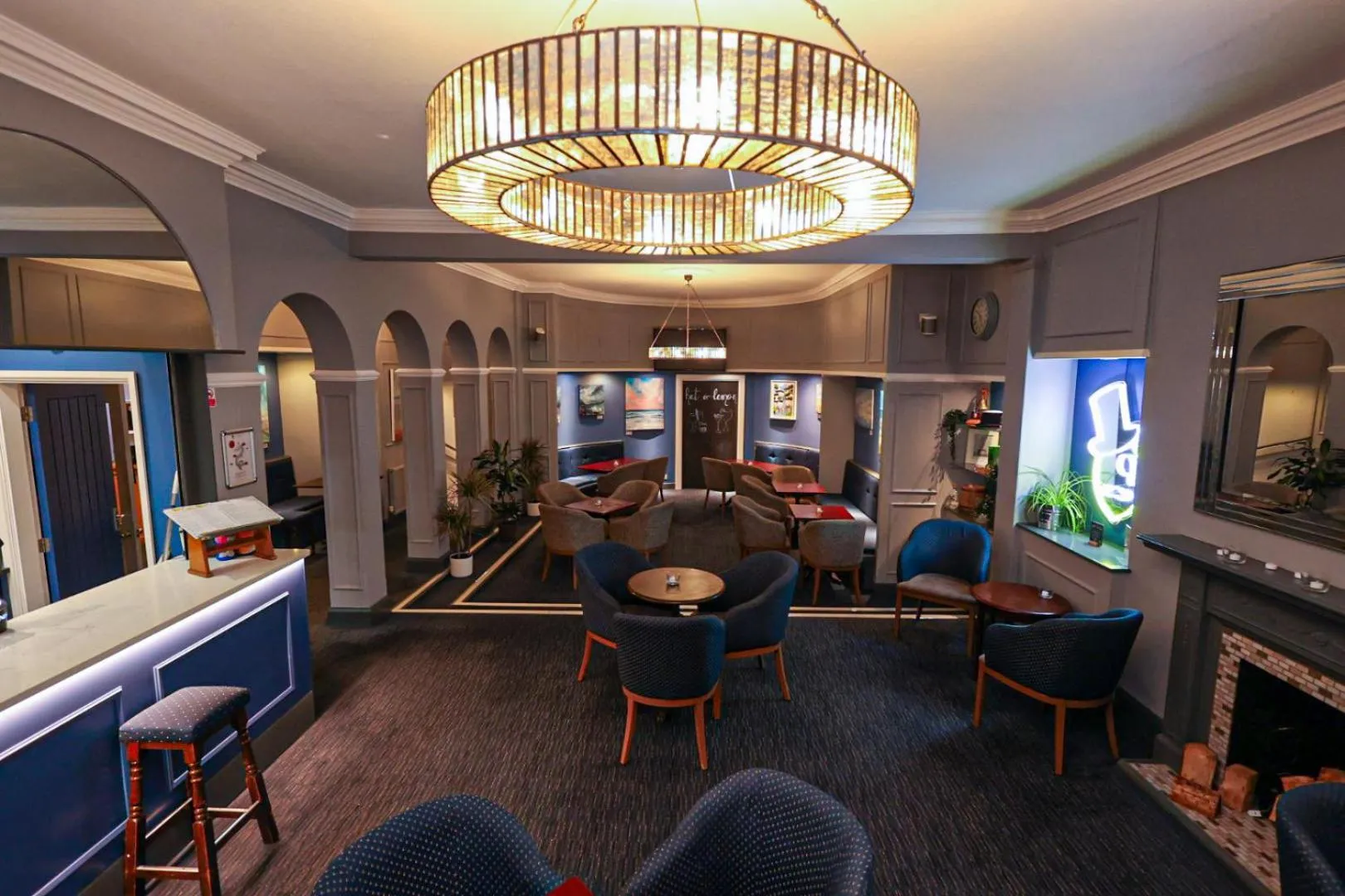 TV and multimedia in Manor Hotel