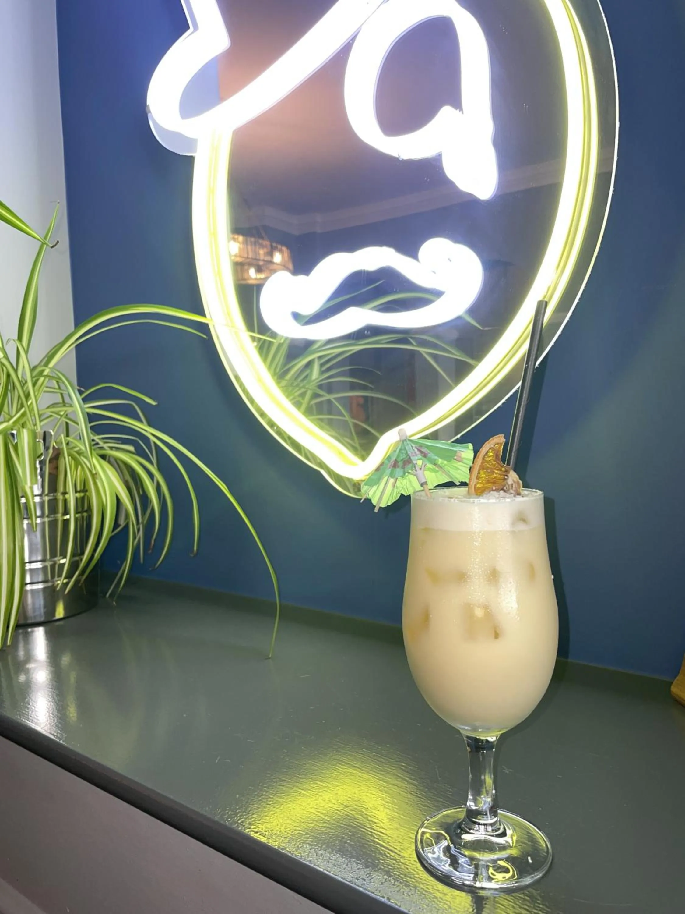 Food and drinks in Manor Hotel