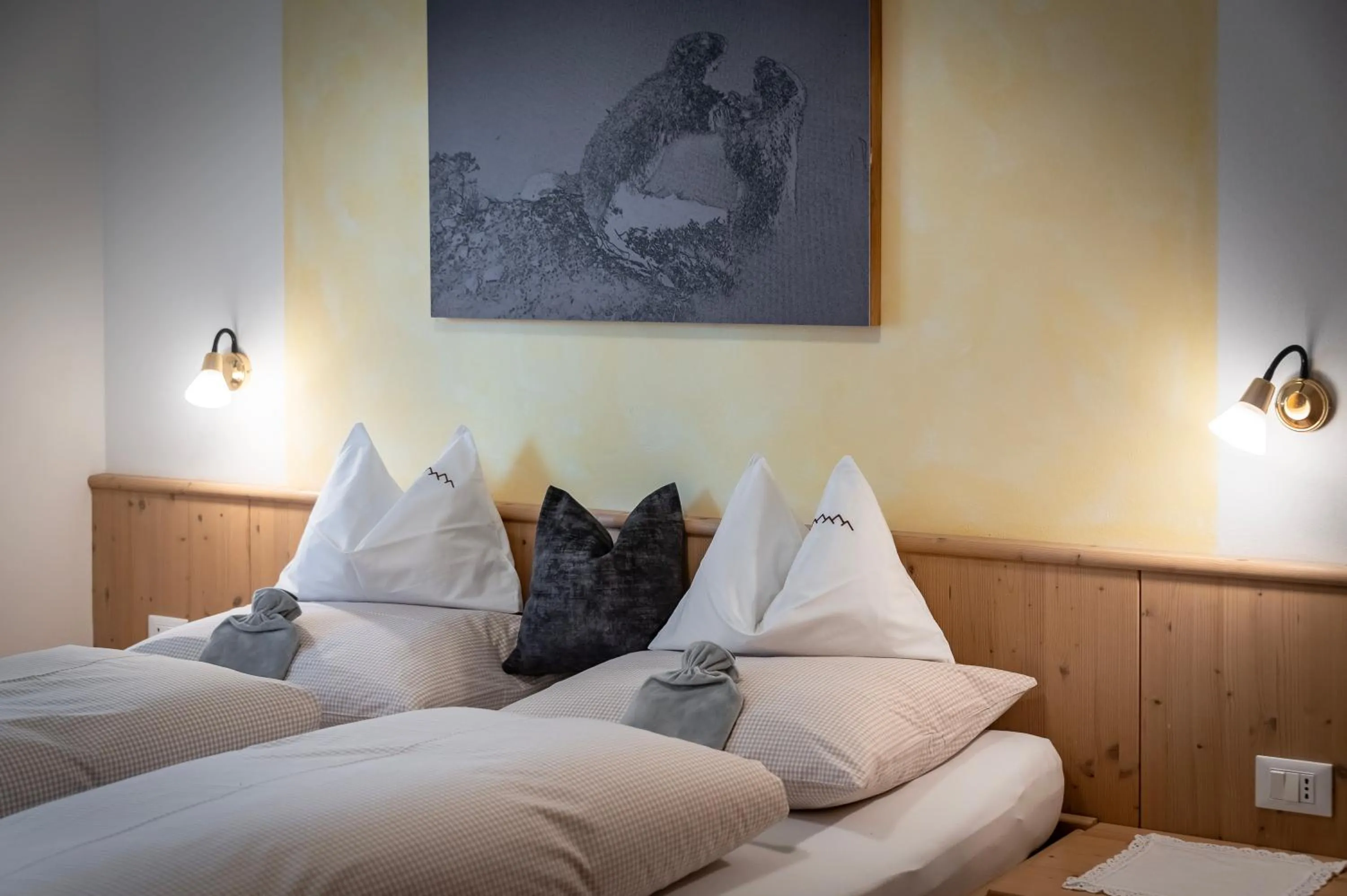 Photo of the whole room, Bed in Schopplhof - panoramic apartments dolomites