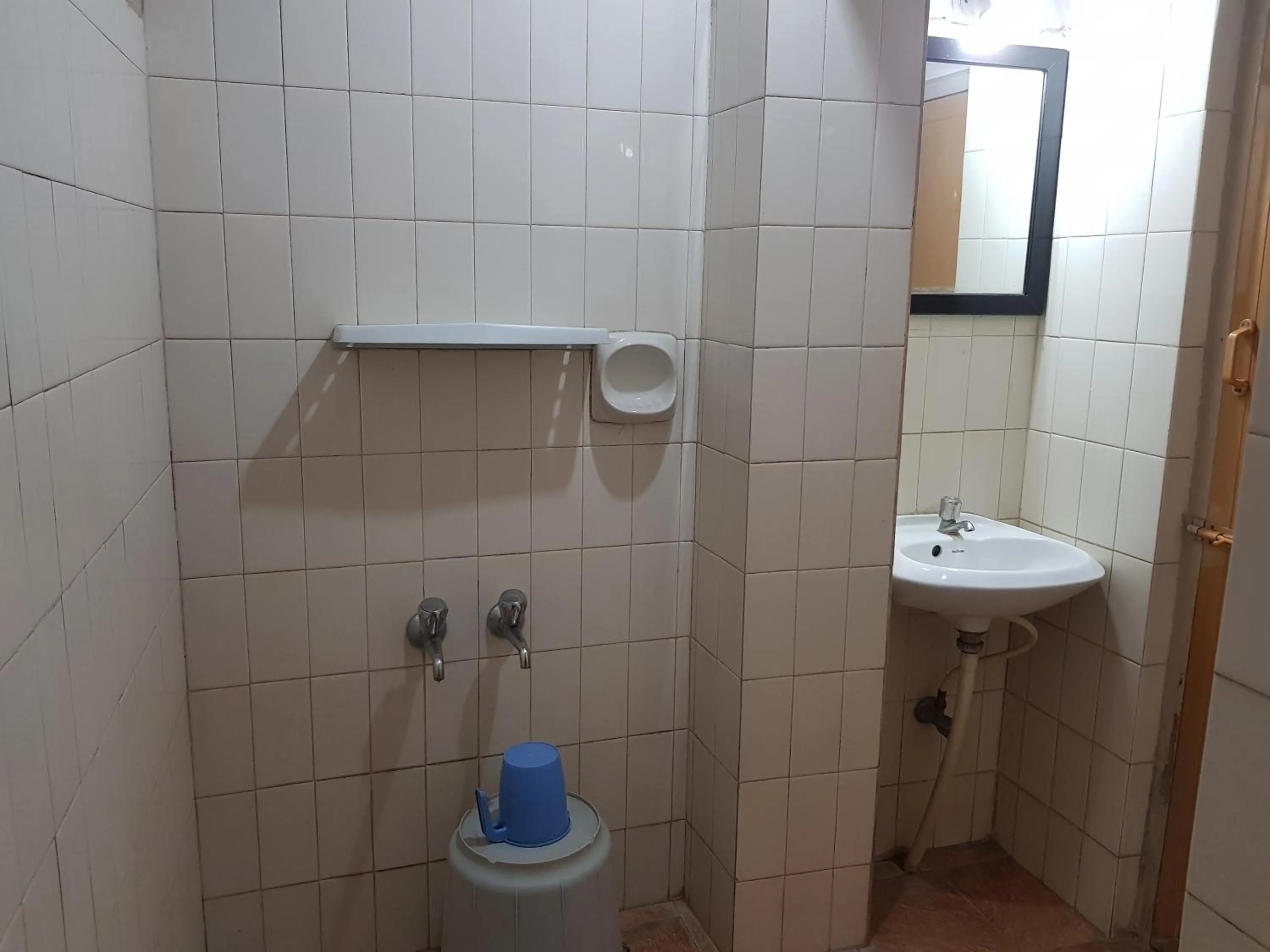 Bathroom in Sri Kumara Lodge