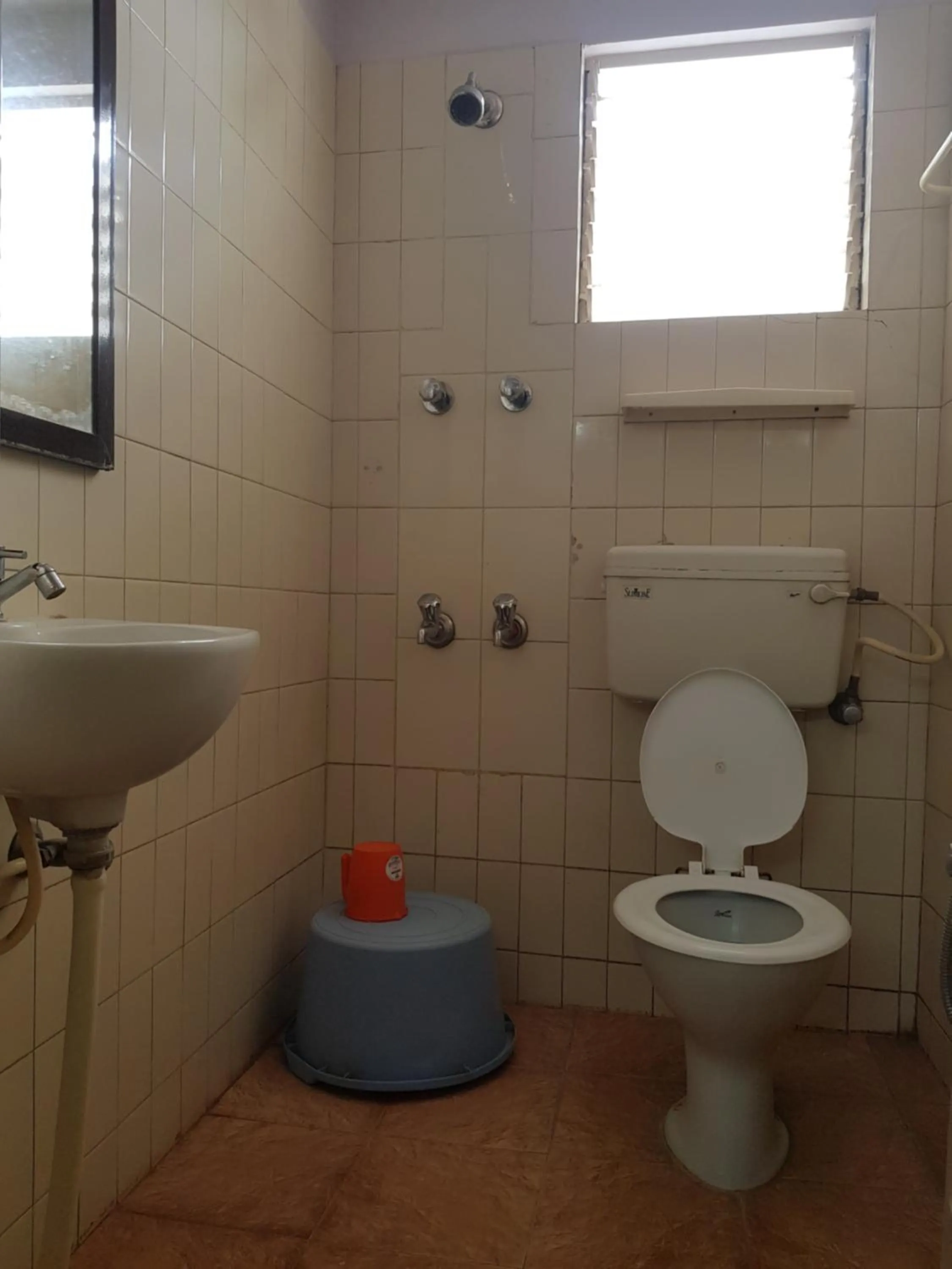 Toilet in Sri Kumara Lodge