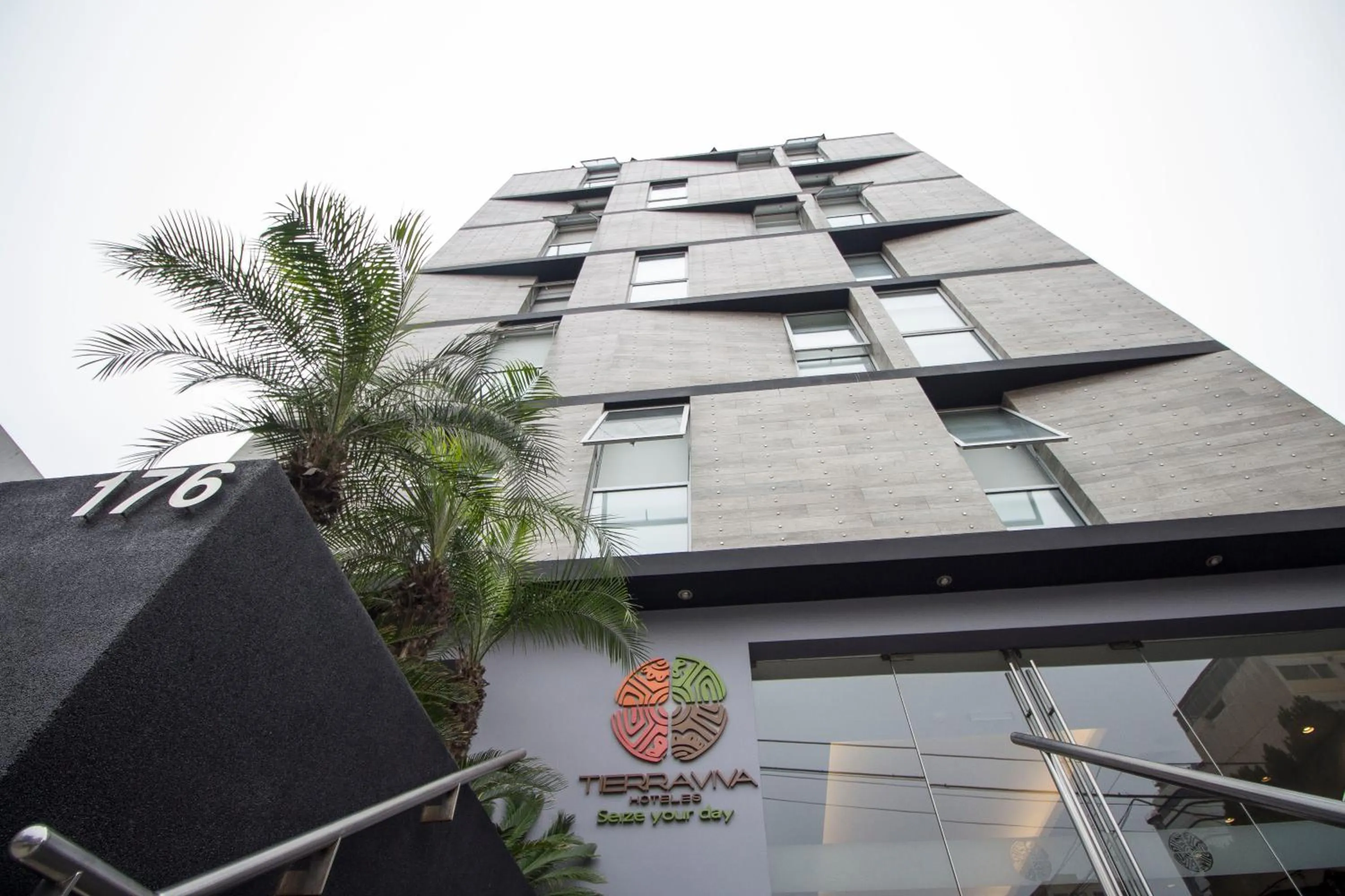 Facade/entrance in Tierra Viva Miraflores Larco