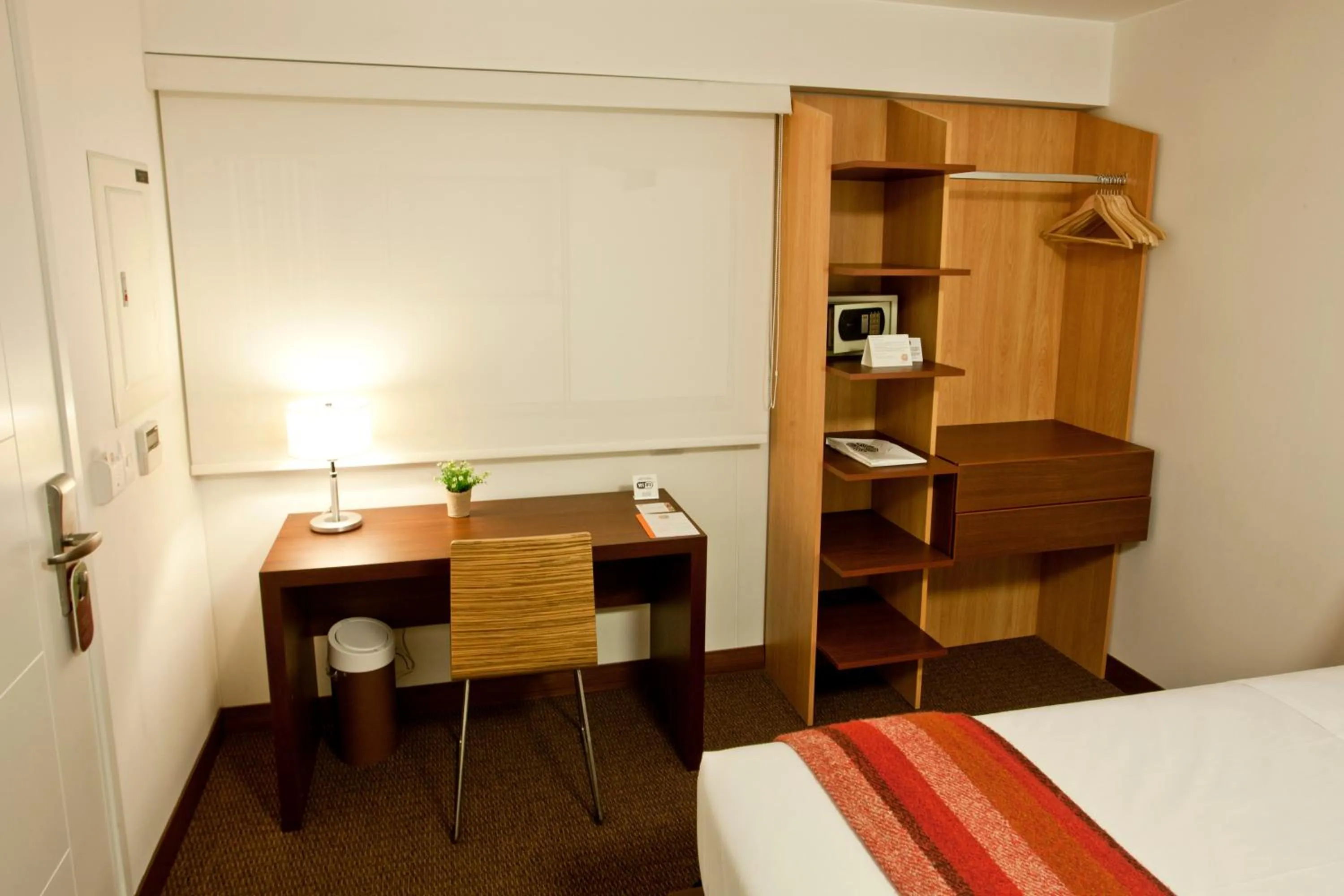 Seating area, Bed in Tierra Viva Miraflores Larco