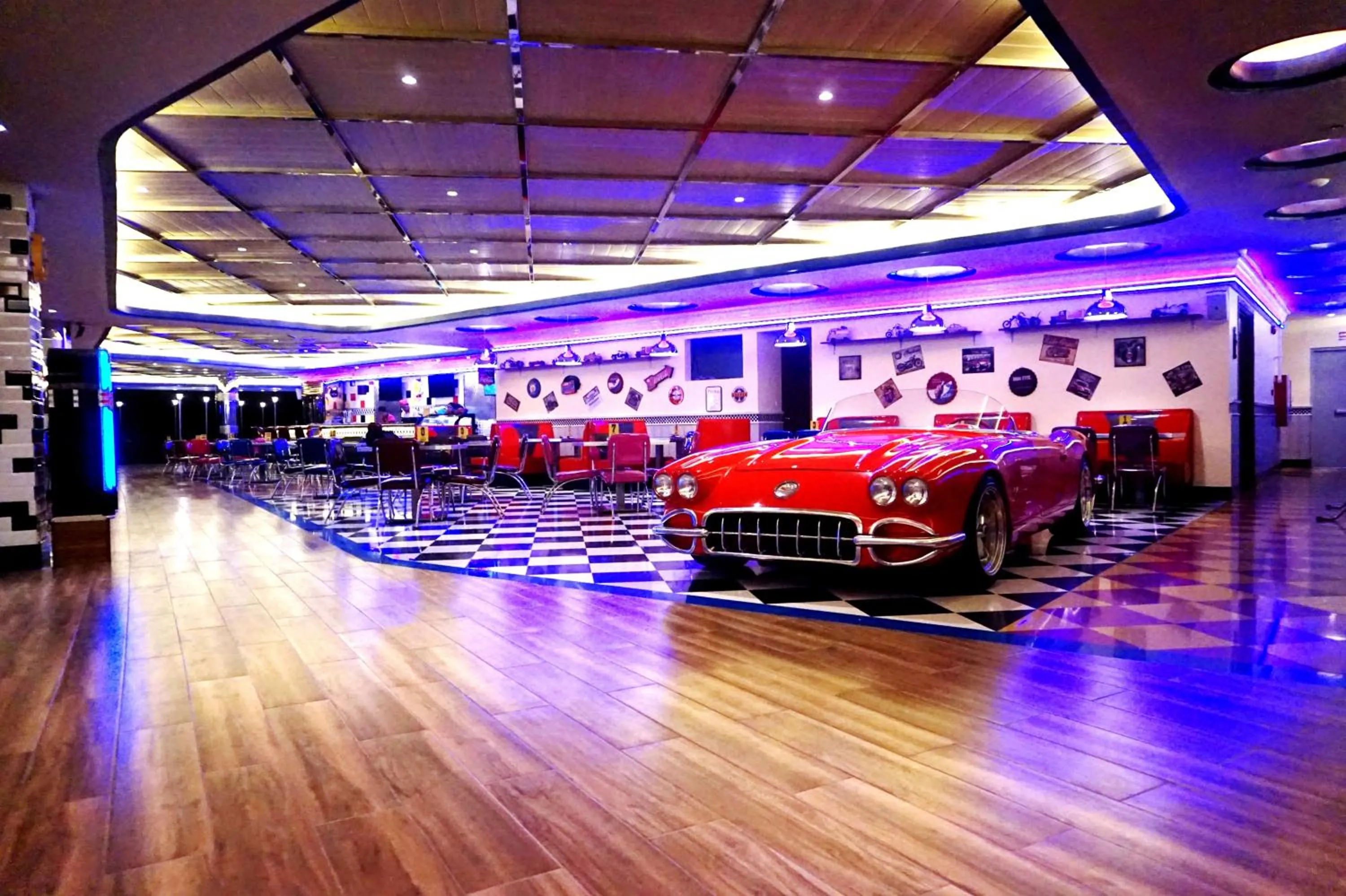 Restaurant/places to eat in Central Park Reef Resort