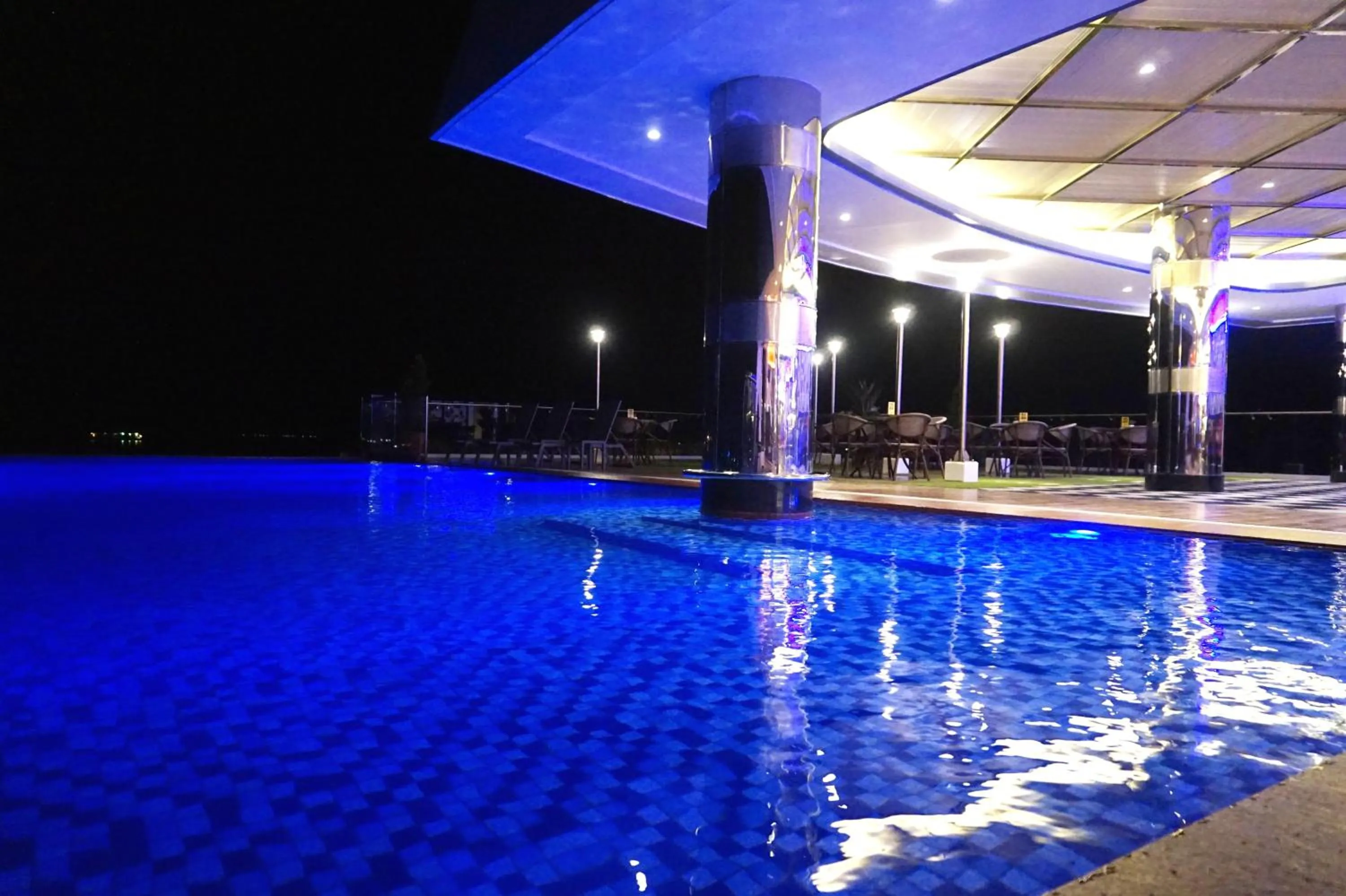 Swimming pool in Central Park Reef Resort