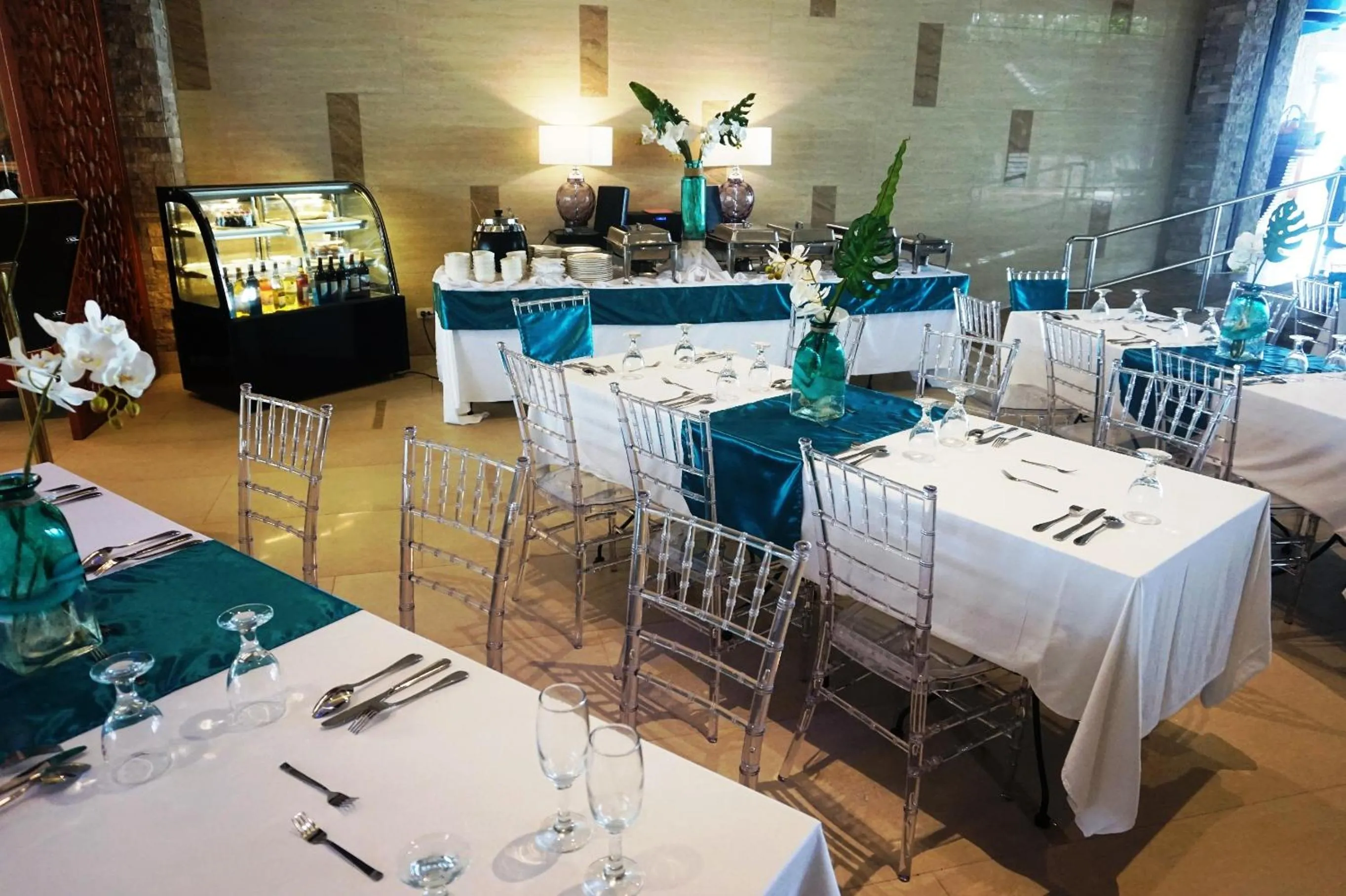 Restaurant/places to eat in Central Park Reef Resort