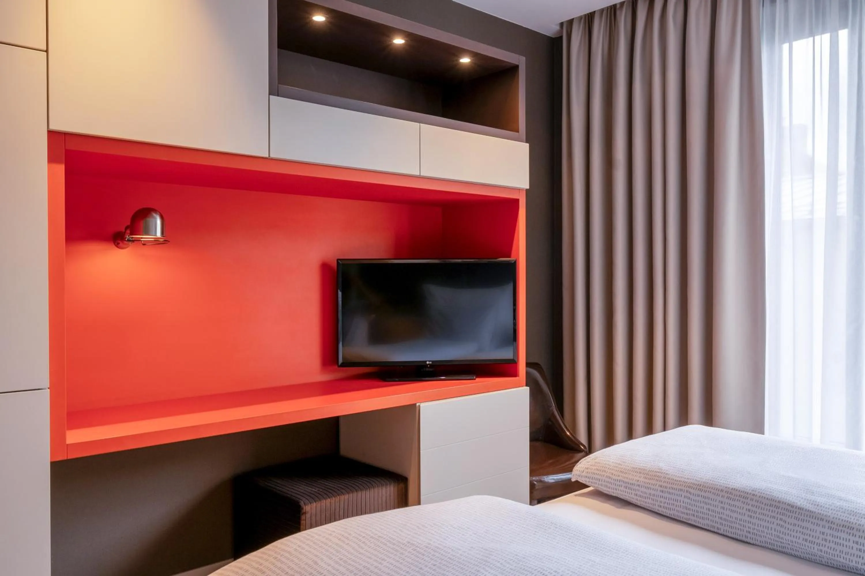 TV and multimedia, Bed in INNSiDE by Meliá Prague Old Town