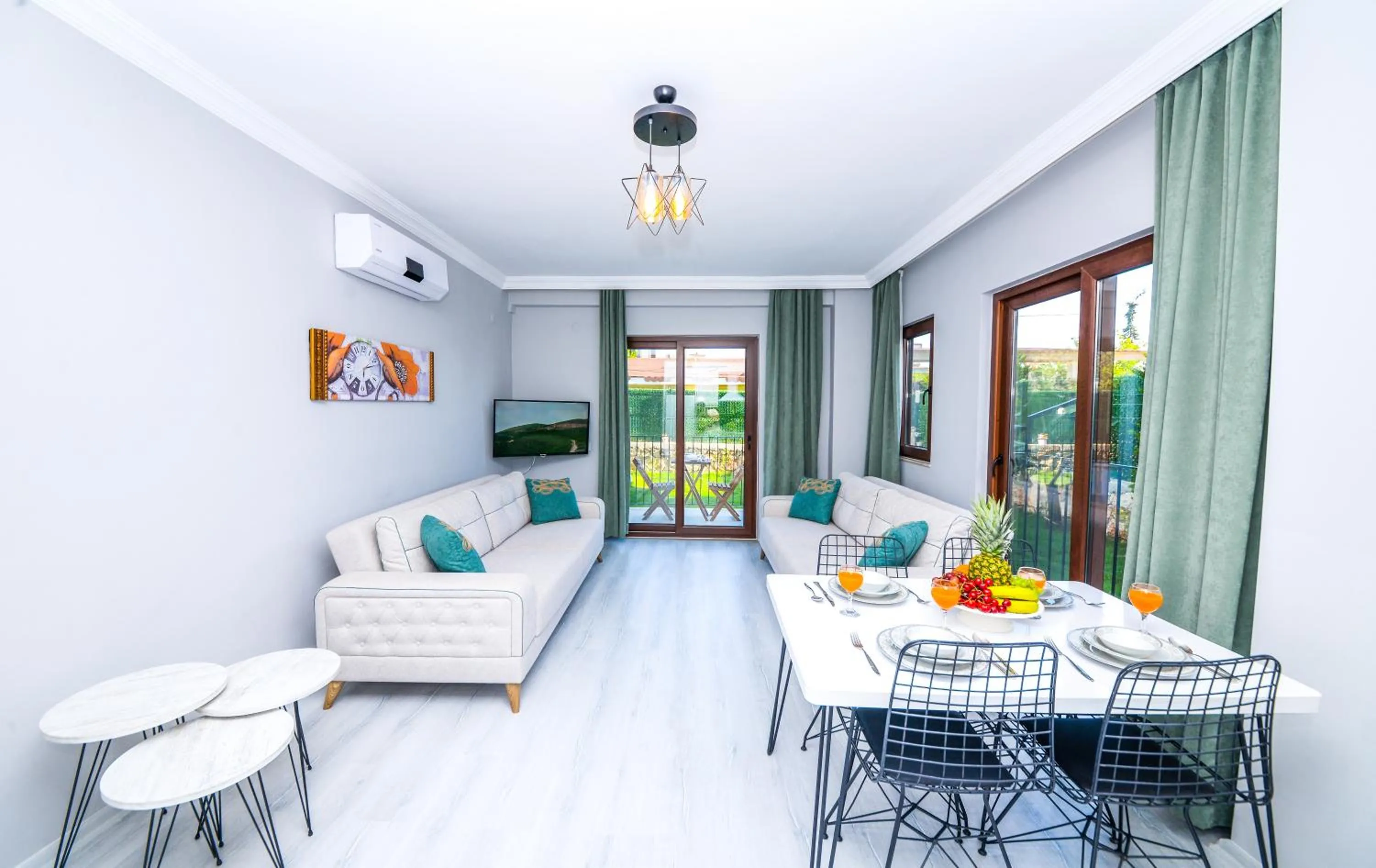 Seating area in Bahçe Apart