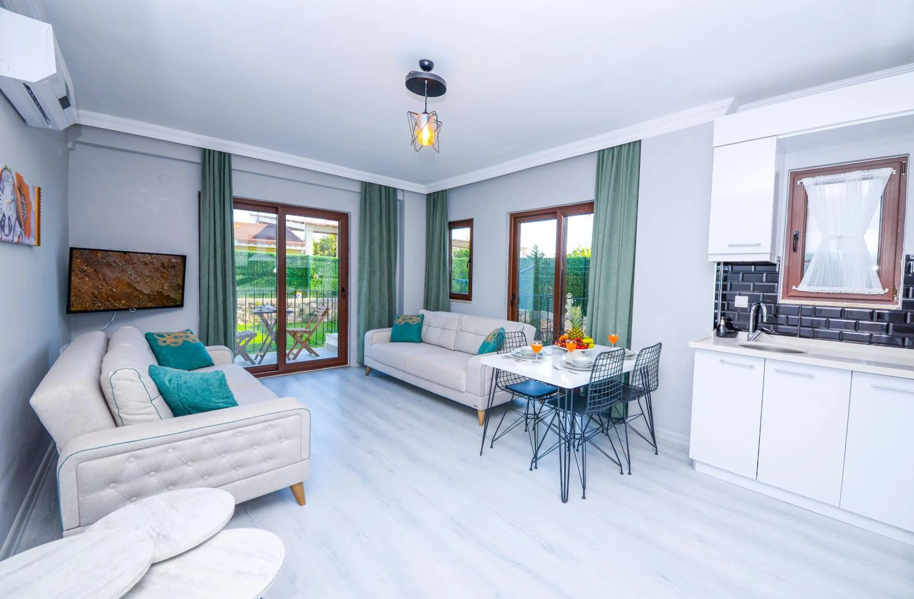 Kitchen or kitchenette in Bahçe Apart