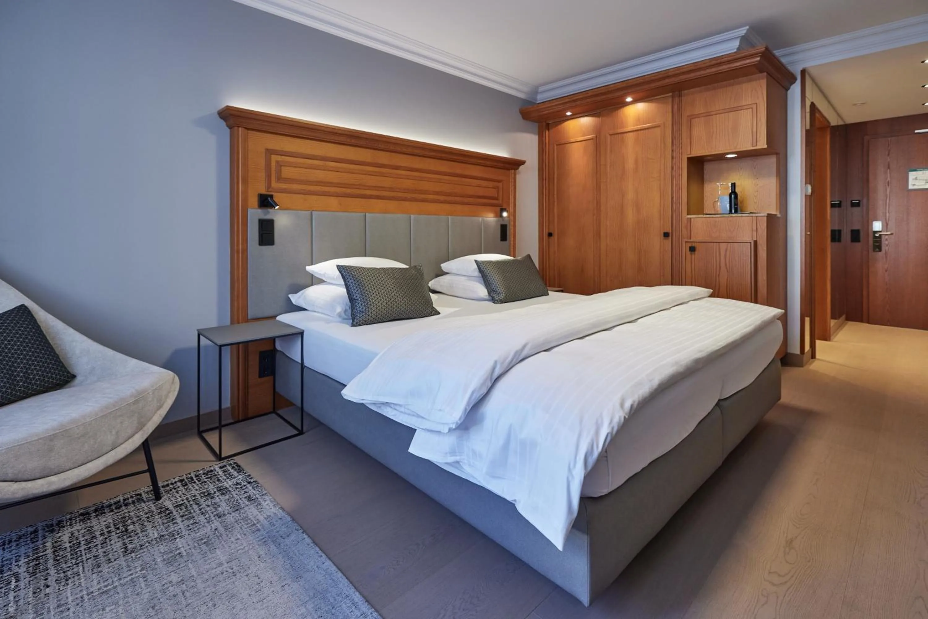 Living room, Bed in Hotel EDELWEISS Berchtesgaden Superior