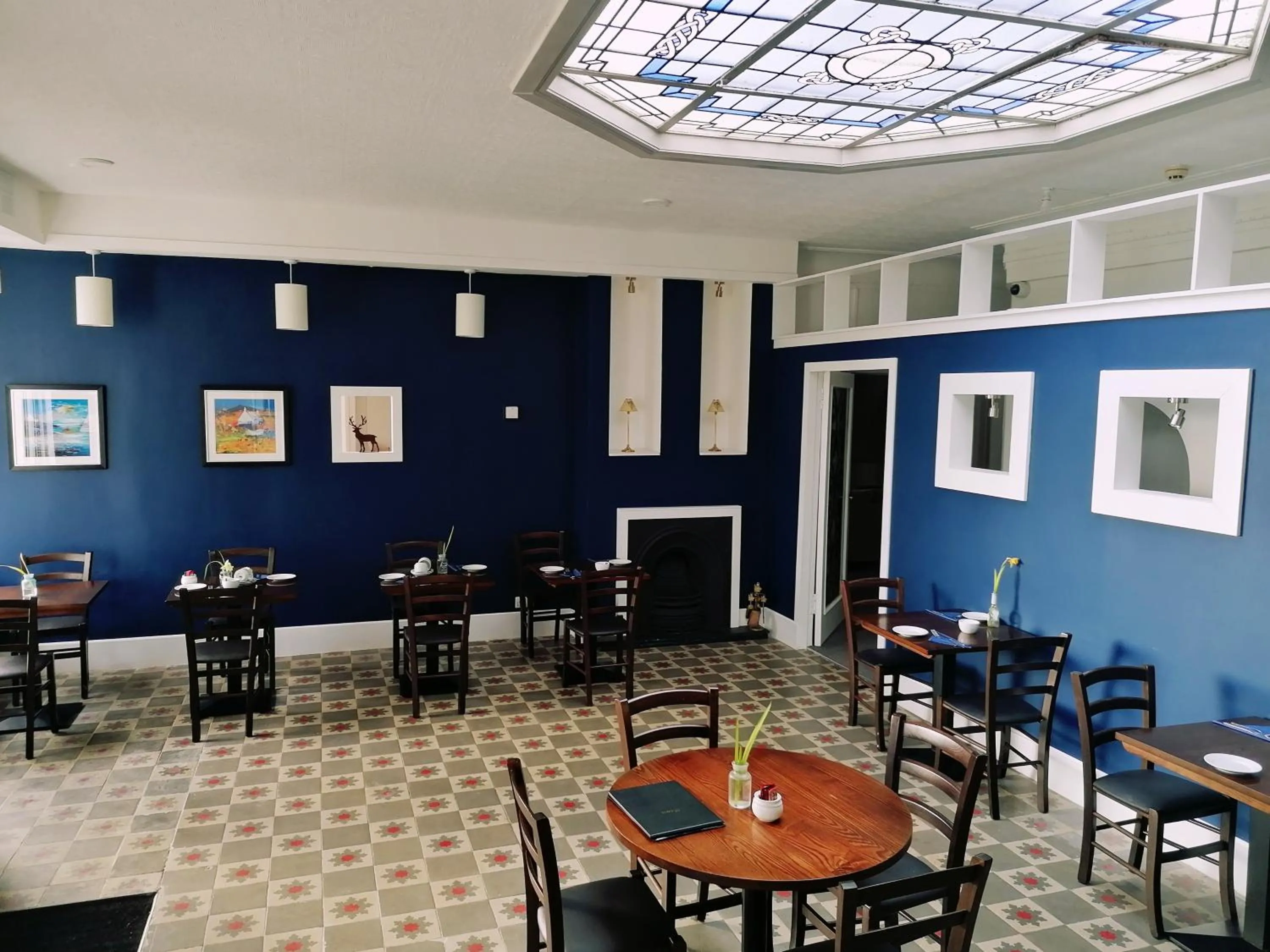 Restaurant/places to eat in The Lodge on the Loch by OYO