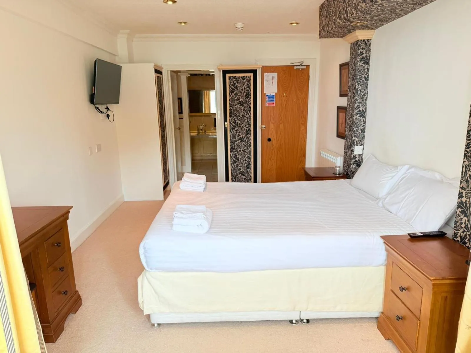 Bedroom, Bed in The Lodge on the Loch by OYO