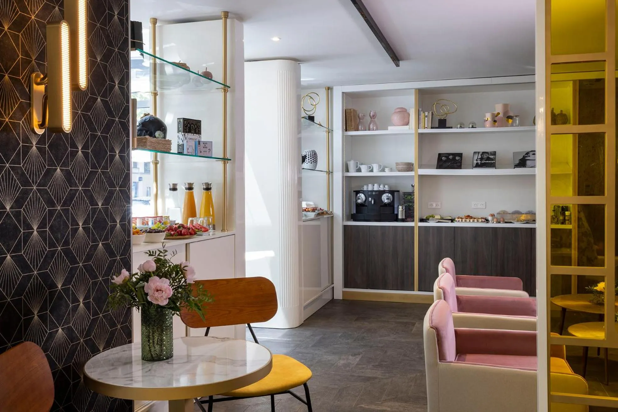 Living room in Hôtel Nude Paris - Color Vision