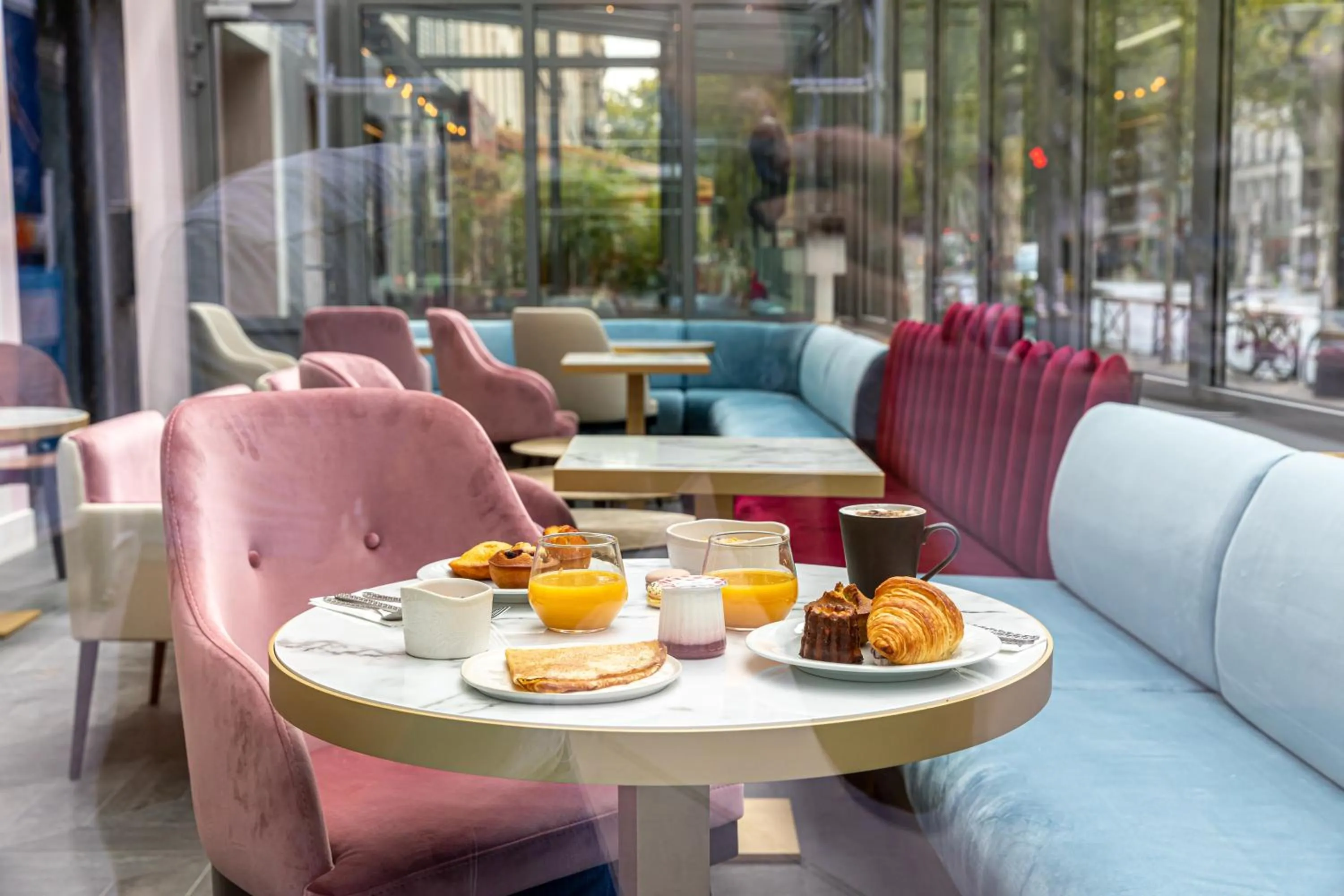 Breakfast in Hôtel Nude Paris - Color Vision
