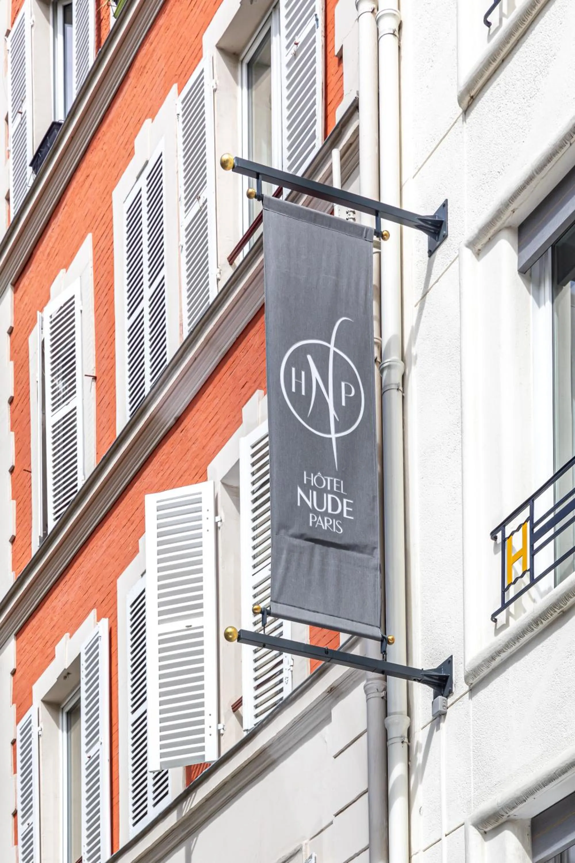 Property logo or sign in Hôtel Nude Paris - Color Vision