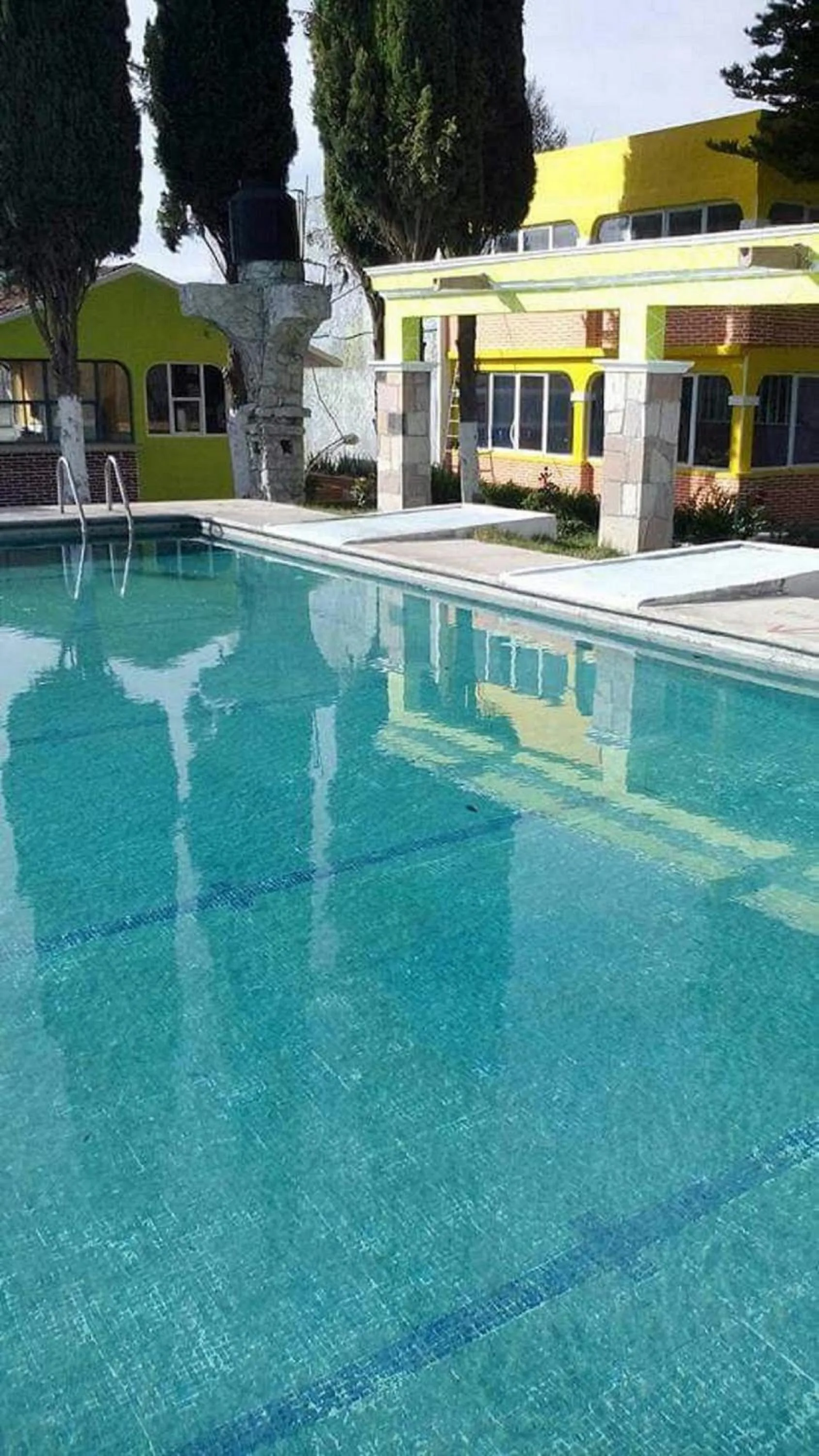 Swimming pool in Hotel Cipreses