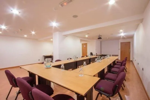 Hotel Cristina Suites