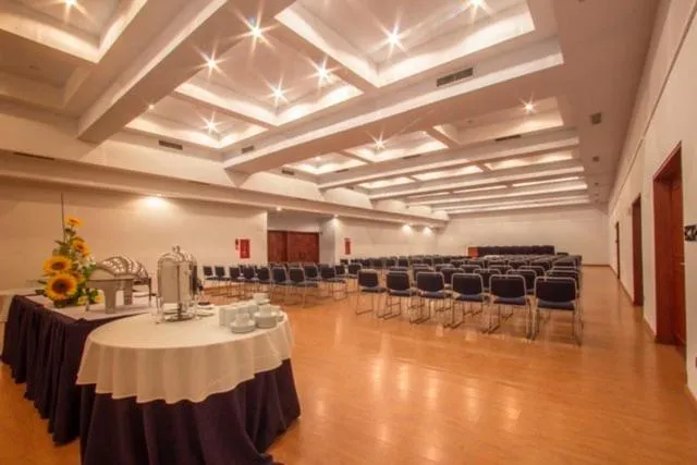 Hotel Cristina Suites