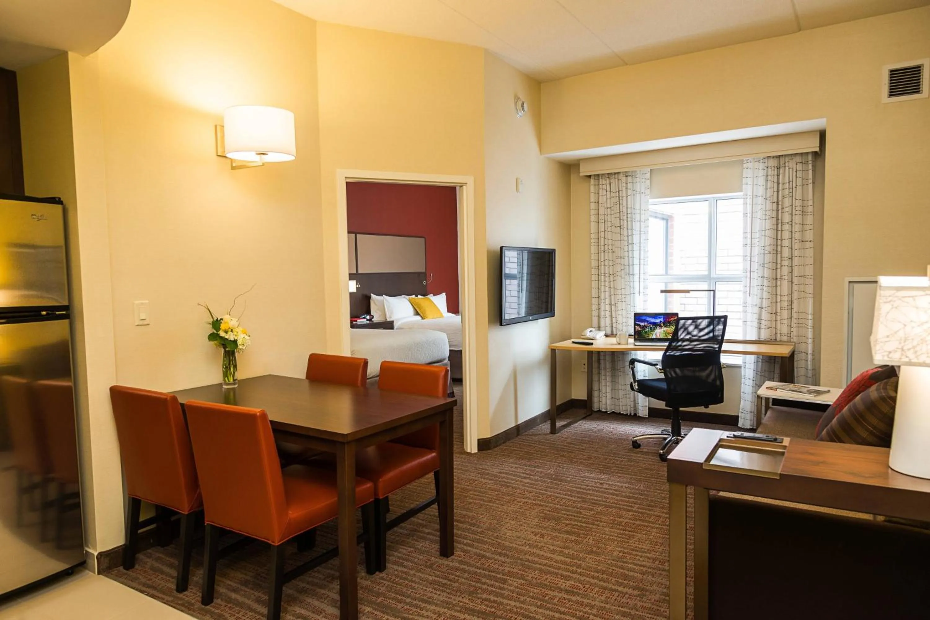 One-Bedroom Queen Suite with Sofa Bed in Residence Inn by Marriott Ottawa Airport