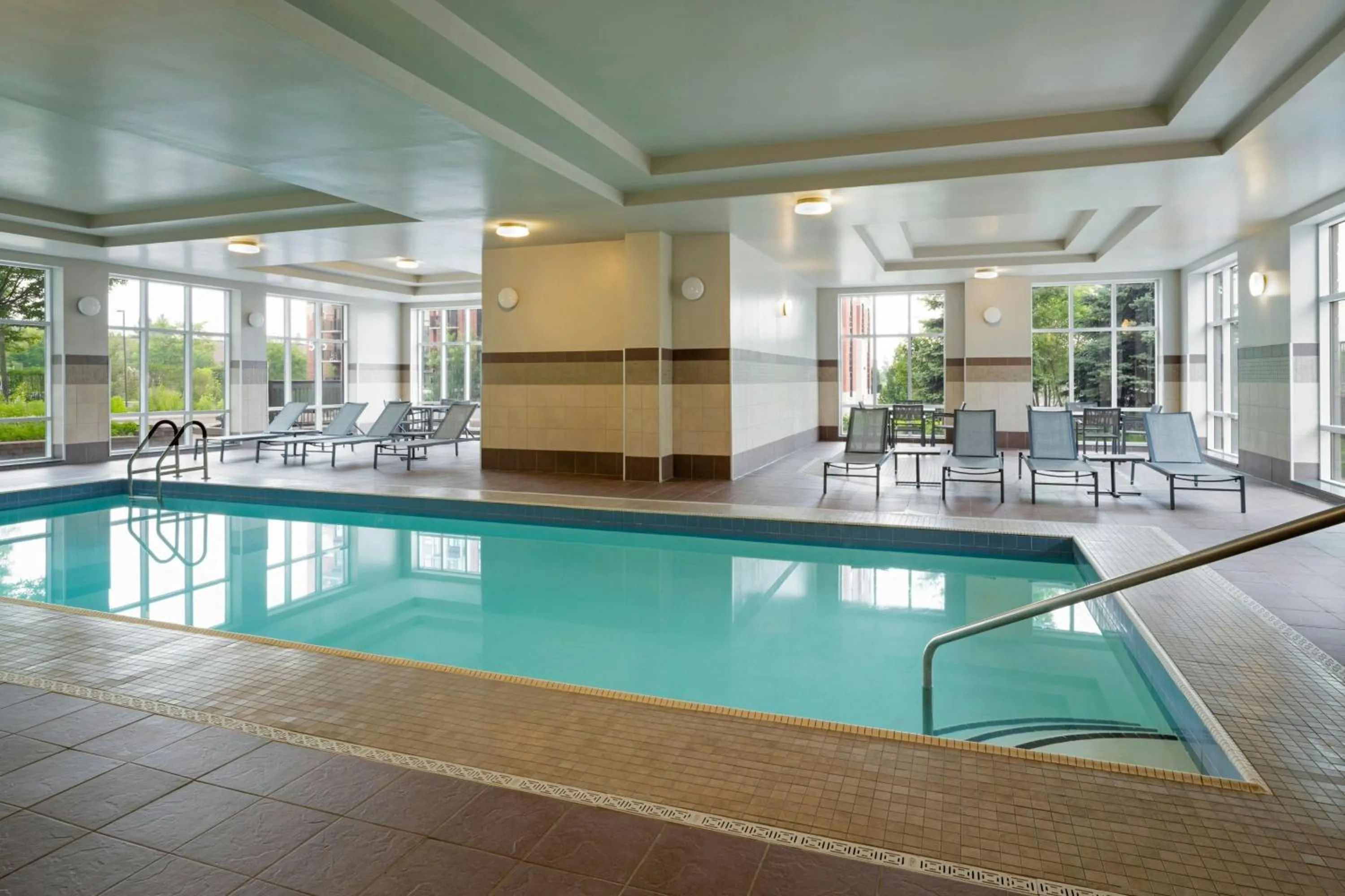 Swimming pool in Residence Inn by Marriott Ottawa Airport