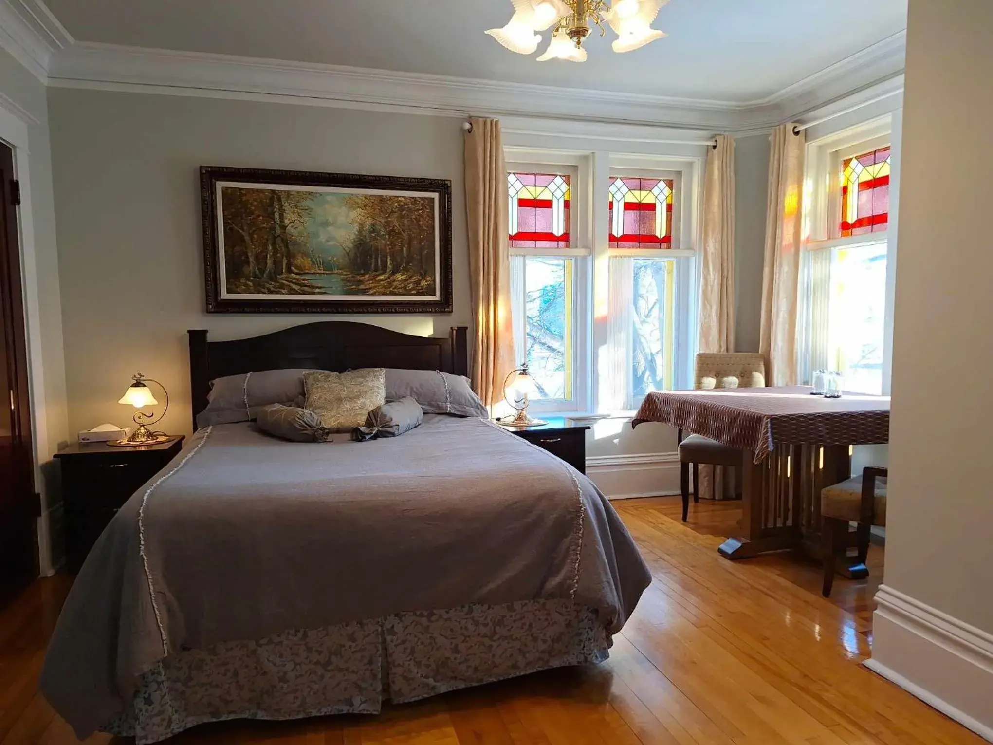 Queen Room - single occupancy in Le 100 St-Laurent Queen Room - single occupancy in Le 100 St-Laurent