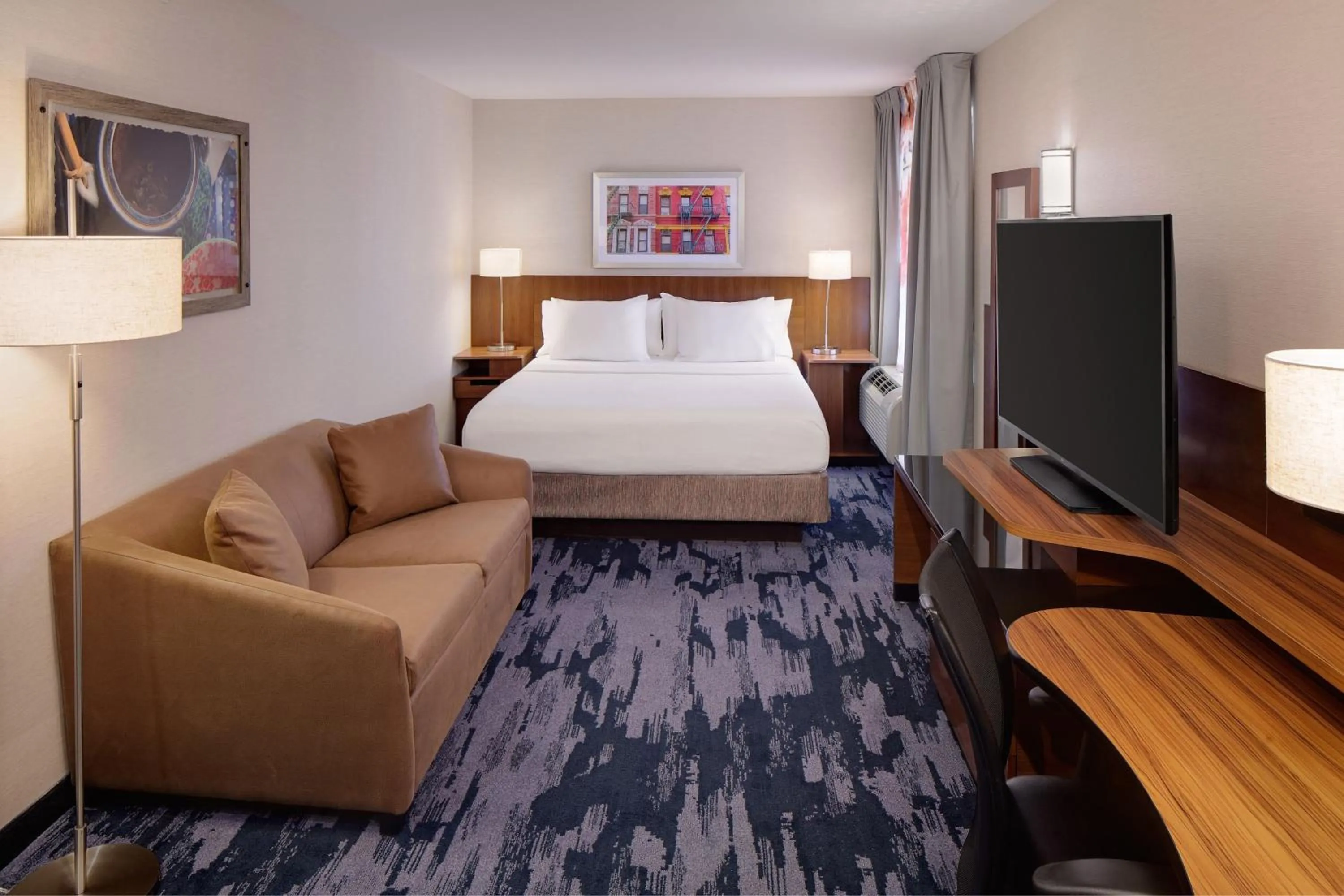 Photo of the whole room, Bed in Fairfield Inn & Suites New York Manhattan/Downtown East