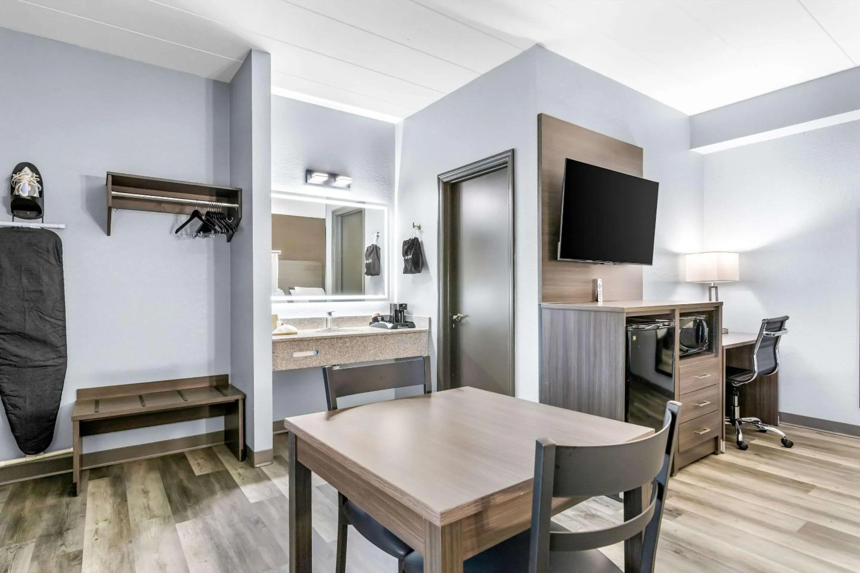 Bedroom in Quality Inn Lawrenceburg