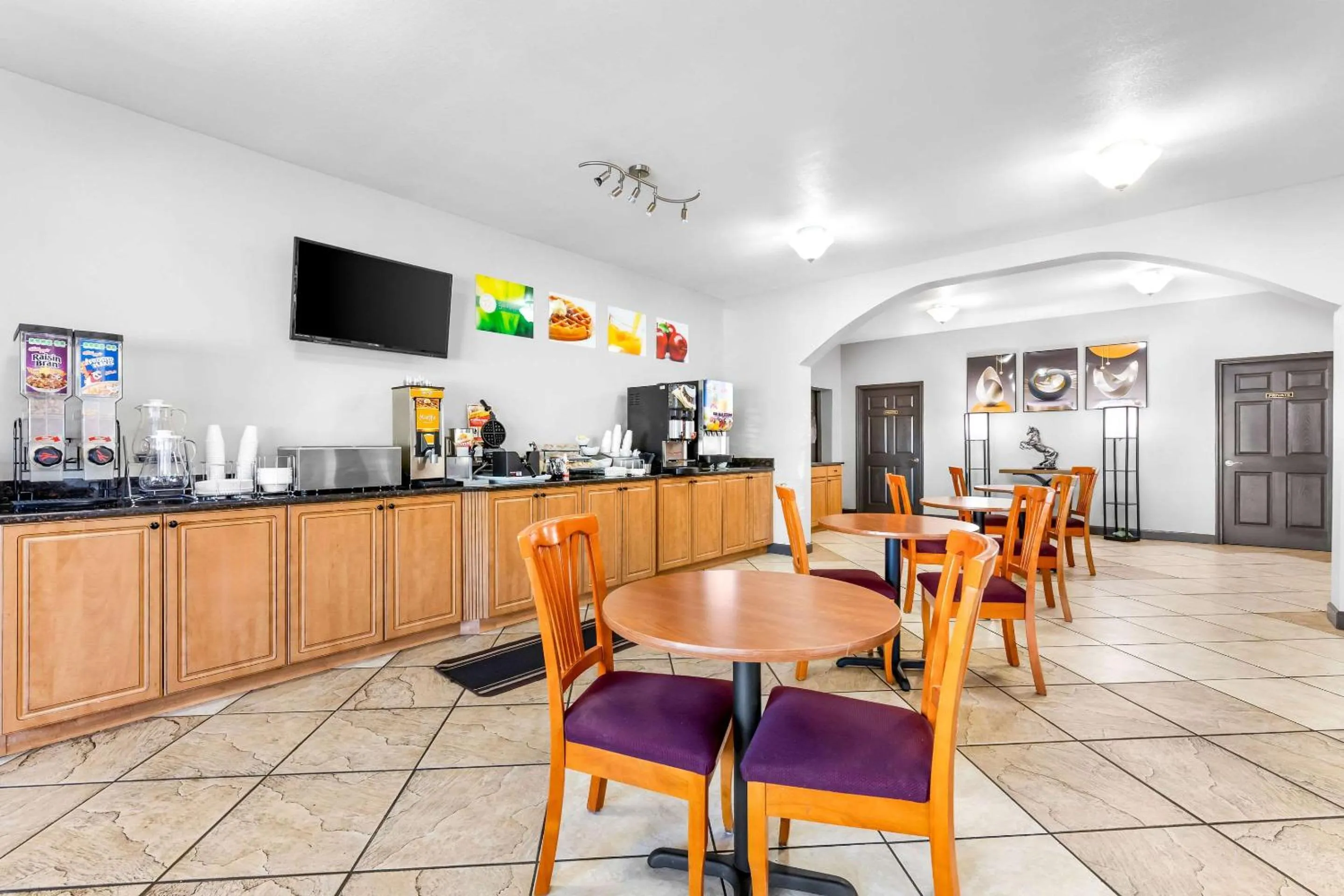 Breakfast in Quality Inn Lawrenceburg