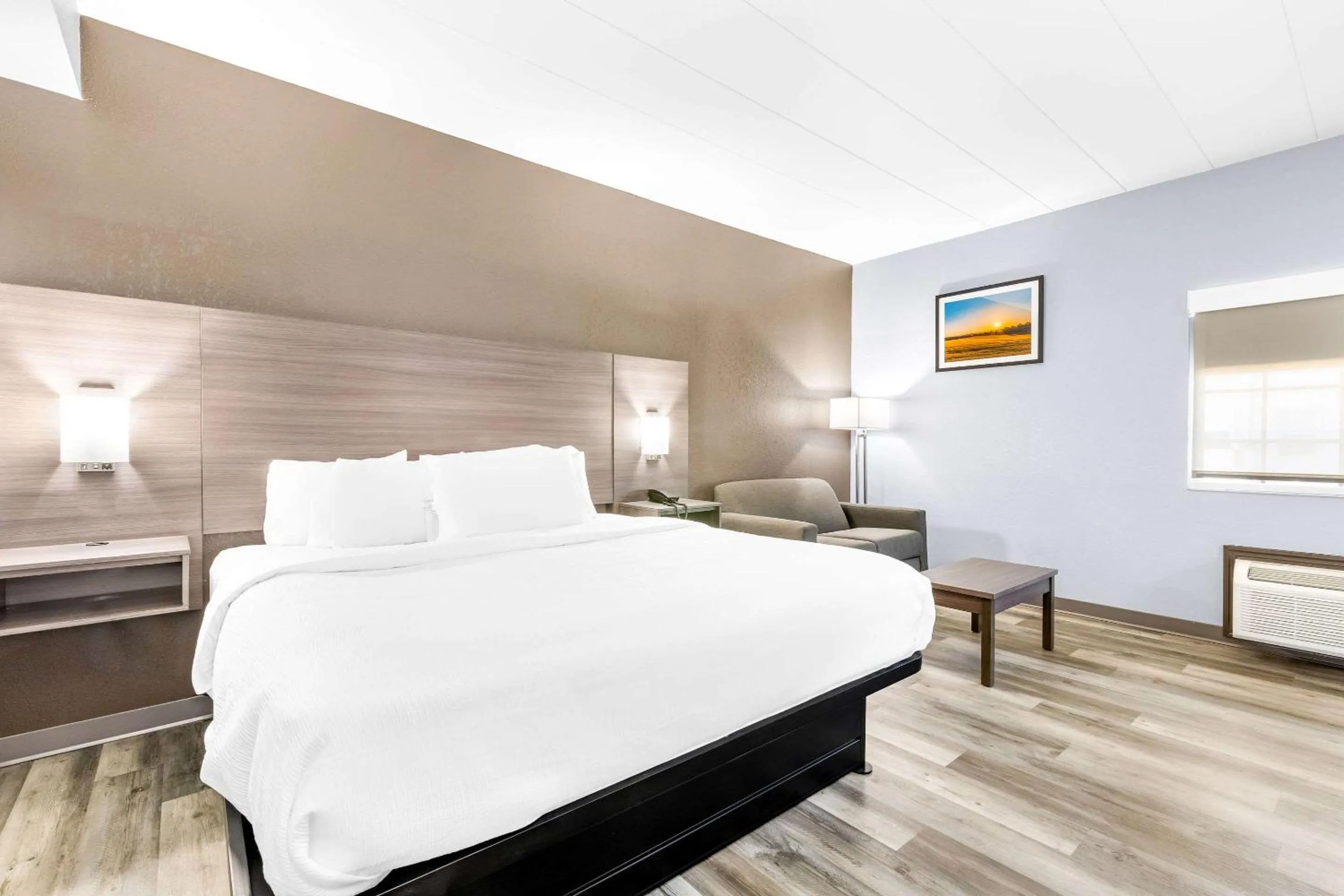 Bedroom, Bed in Quality Inn Lawrenceburg