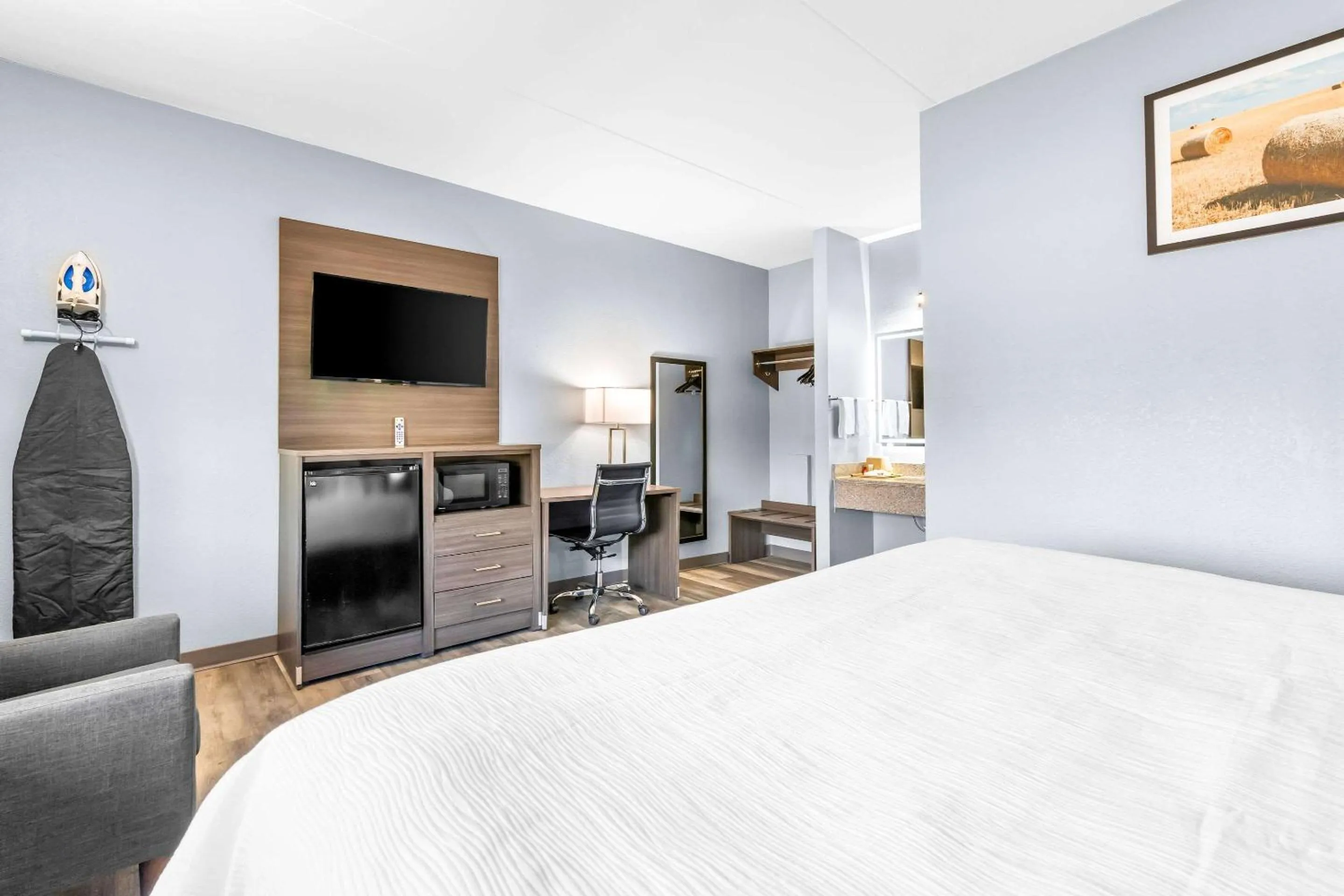 Bedroom, Bed in Quality Inn Lawrenceburg