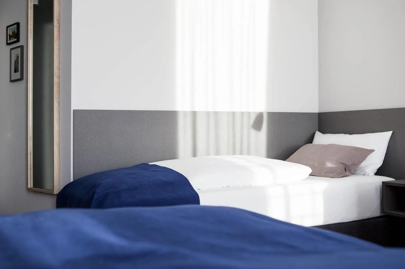 Bed in Stadtrandzimmer