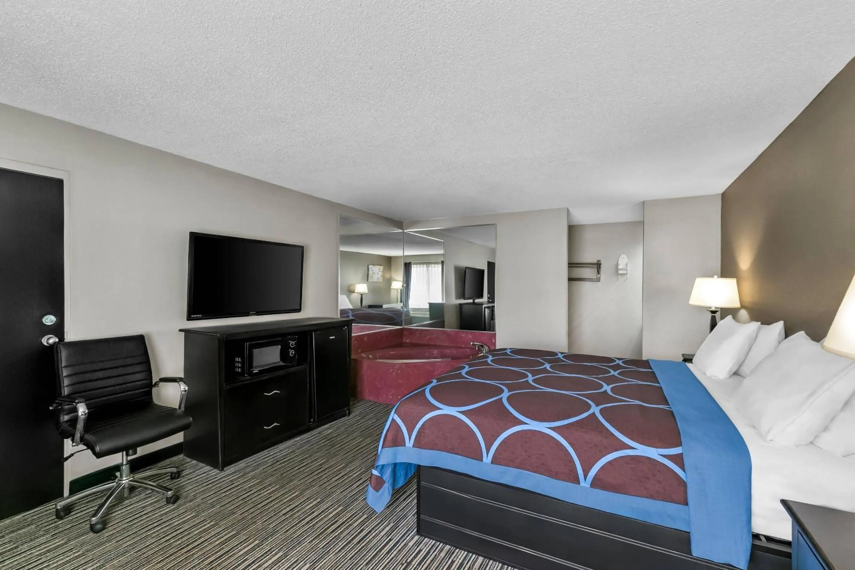 Bedroom, Bed in Econo Lodge Elberton