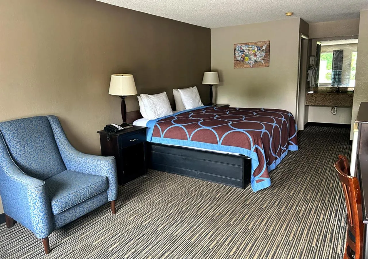 Bed in Econo Lodge Elberton