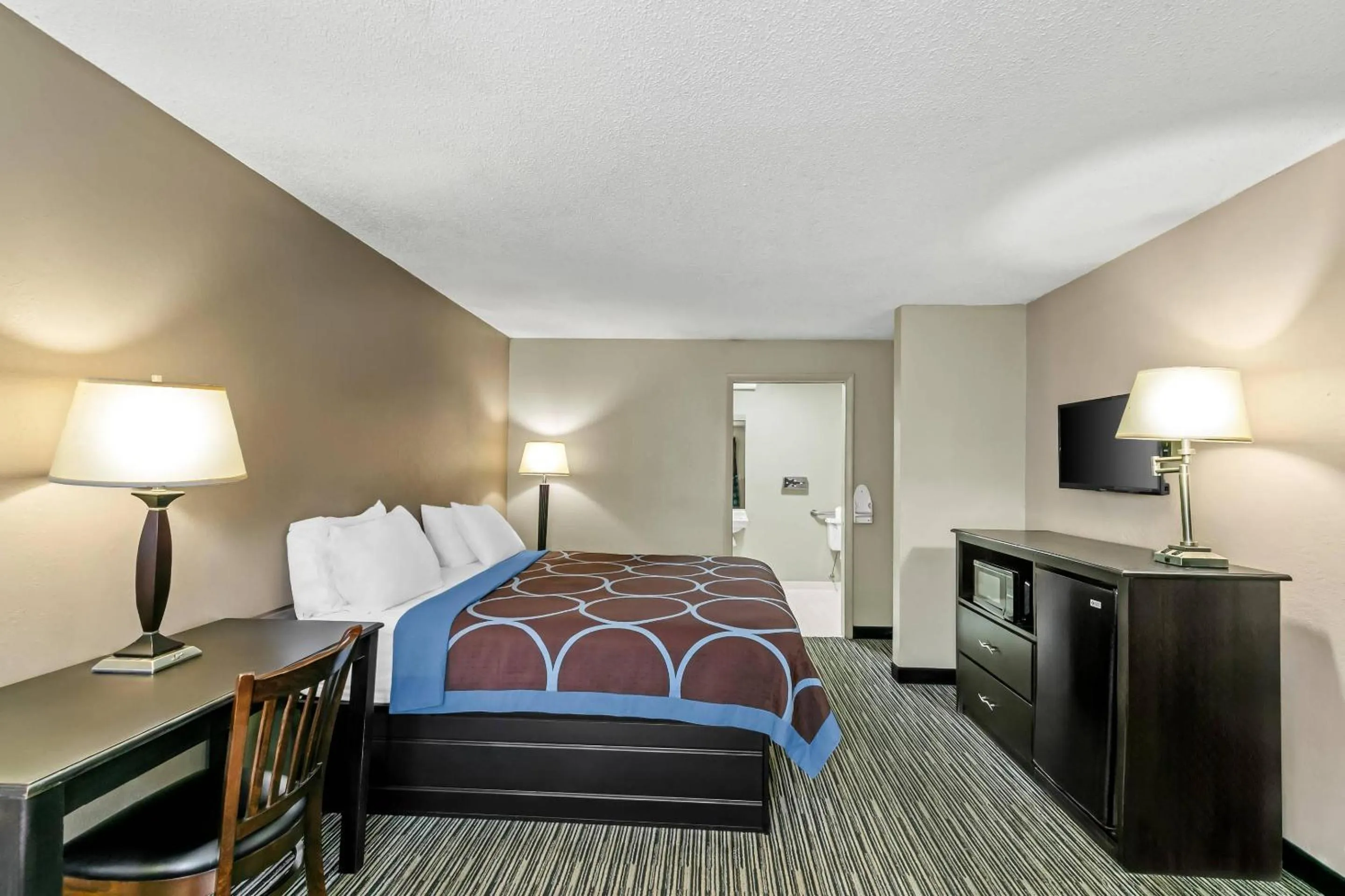 Bedroom, Bed in Econo Lodge Elberton