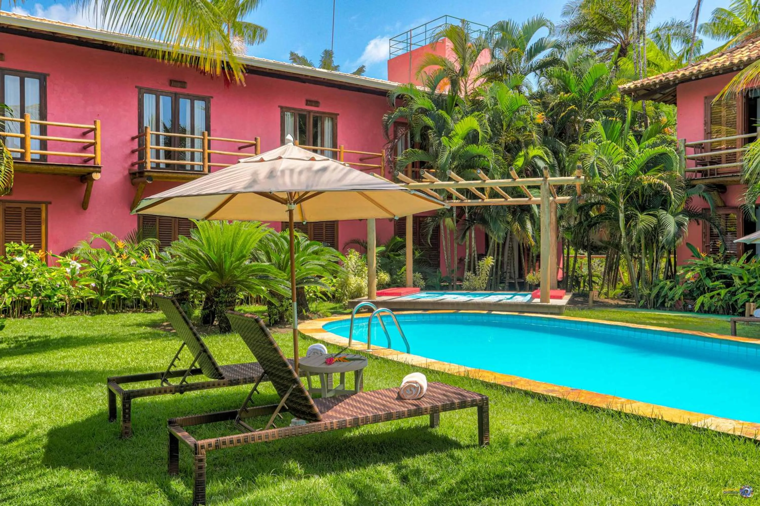 Swimming pool in Pousada Vira Canoa