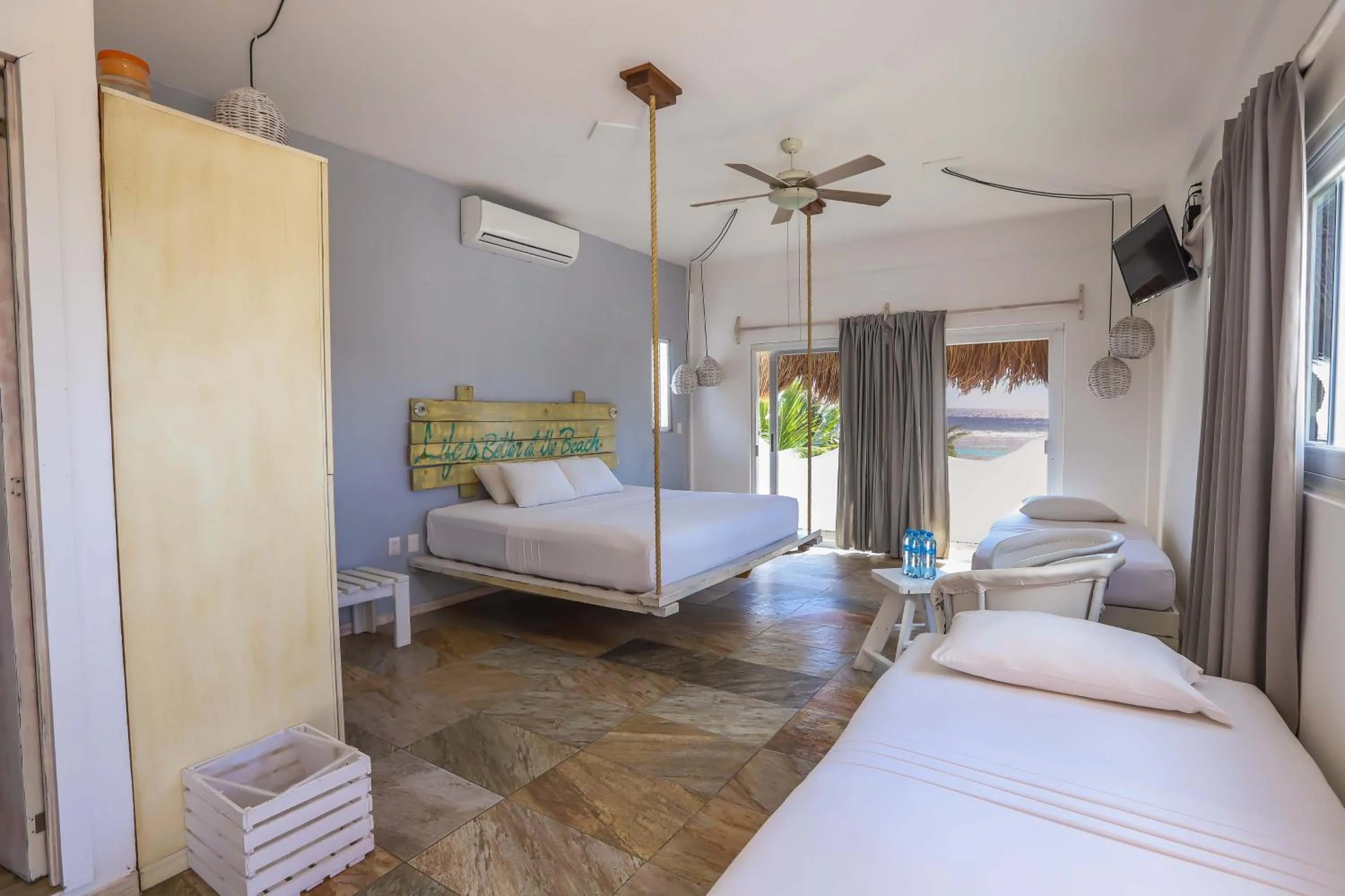 Photo of the whole room, Bed in 40 Cañones